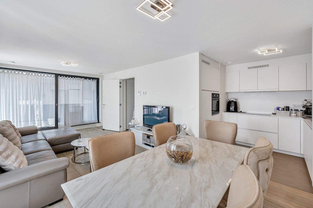 instapklaar 2 slaapkamerappartement op fietsafstand van UZ Jette, Brussel- en Wemmel centrum foto {{pictureIndex}}