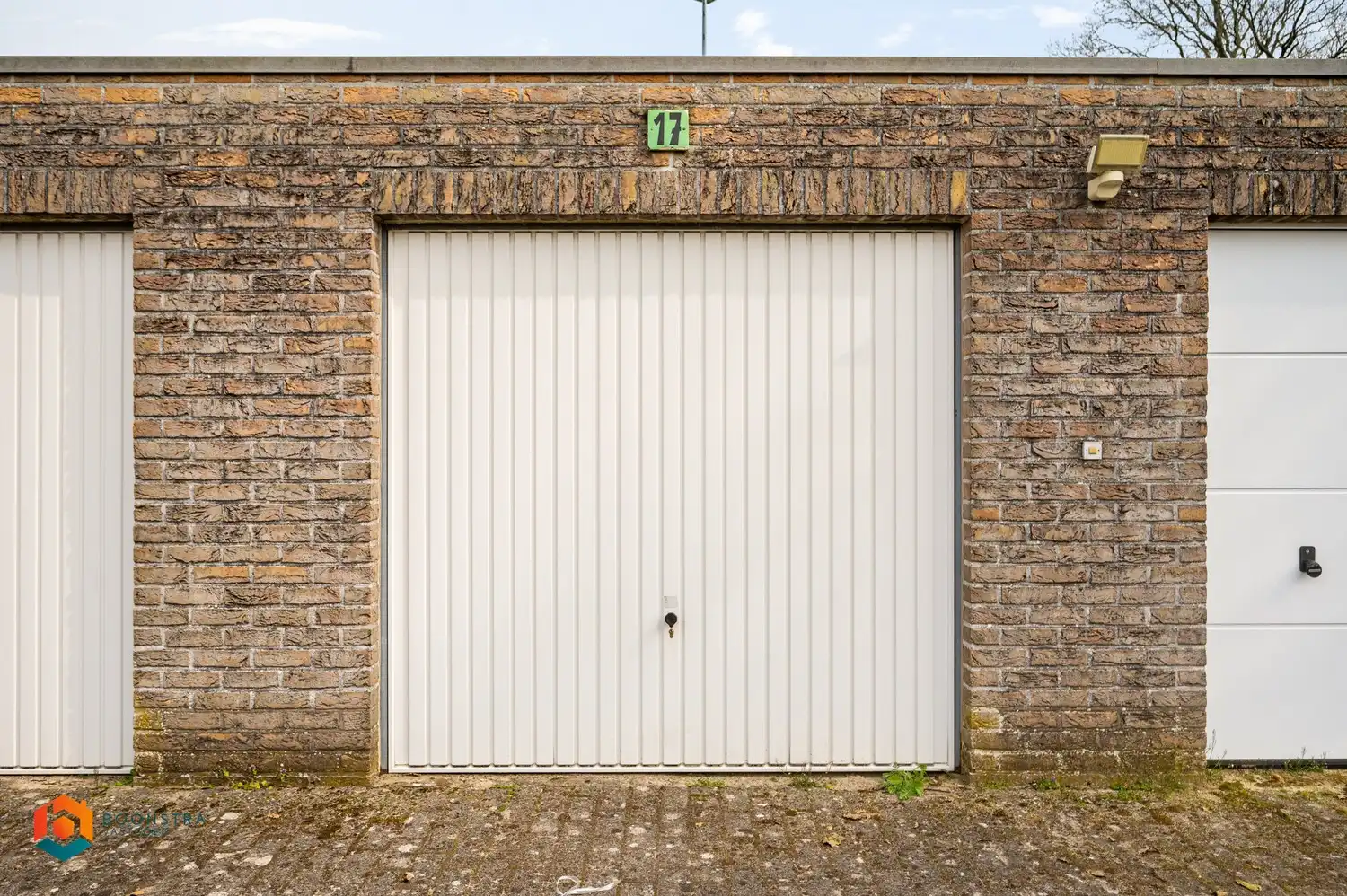 Ruim 3 slpkr app met terras, autostaanplaats en 2 garages foto 26