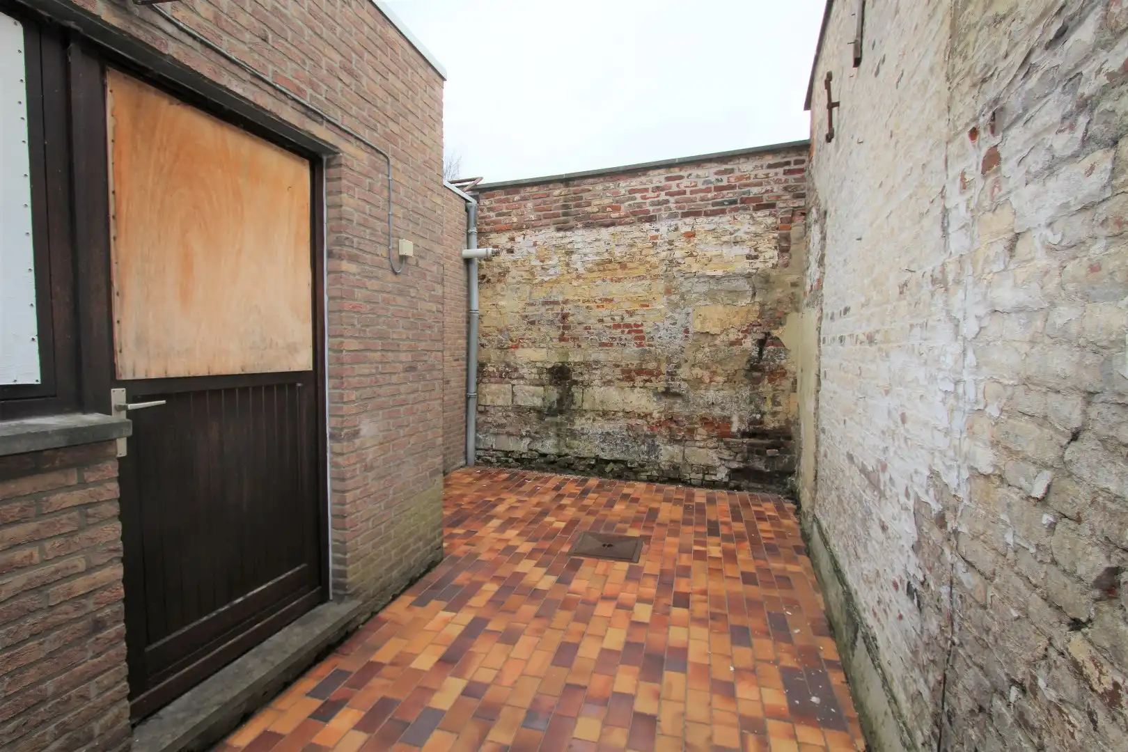 PRACHTIG GELEGEN MODERNE HANDELSWONING foto 9