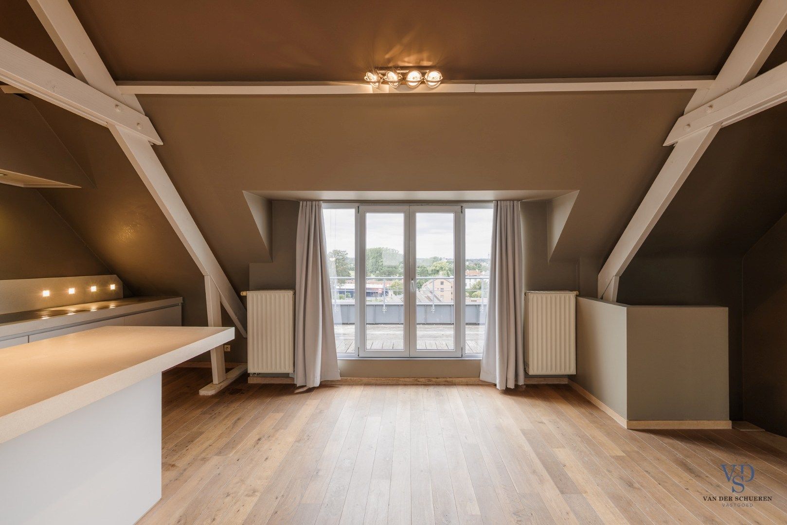 Ruim en stijlvol duplex appartement met twee terrassen foto 2