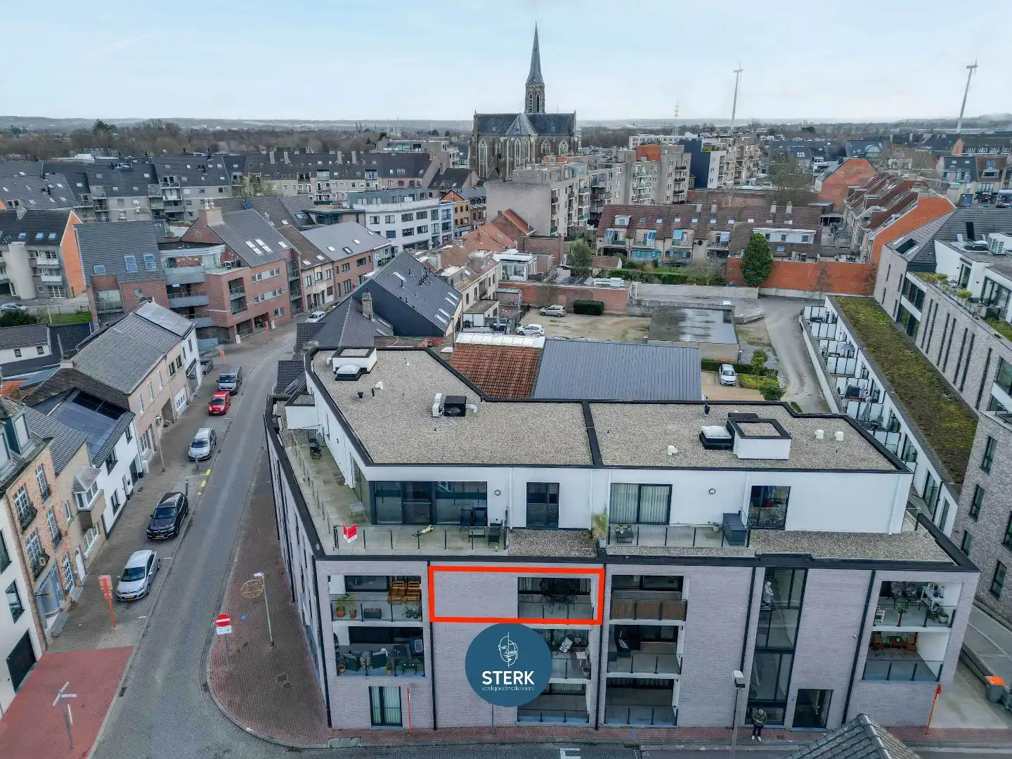 RECENT APPARTEMENT INCLUSIEF PARKING + 2 BERGINGEN IN CENTRUM LANAKEN !  foto 29