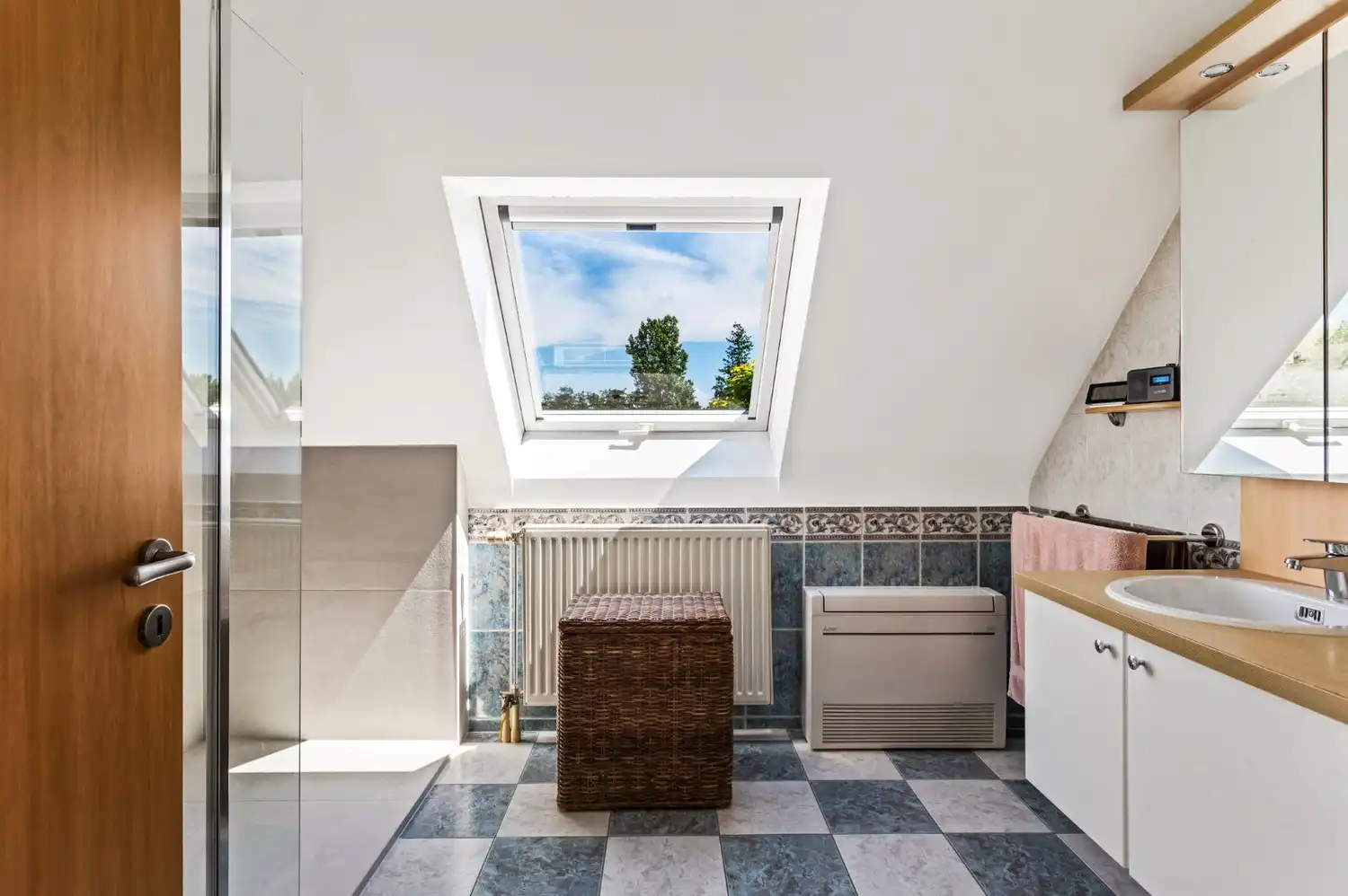 INSTAPKLARE EN ENERGIEZUINIGE WONING OP PERCEEL VAN 1.383 m²! foto 17