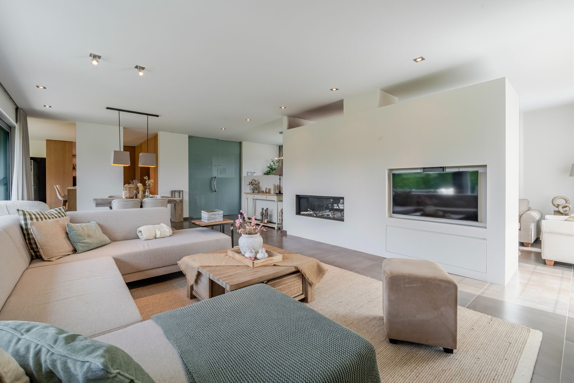 BEZOEKMOMENT ZATERDAG 30/08 VAN 11U TOT 13U | Eigentijdse high end villa met tuin, ruim terras & dubbele garage foto 3