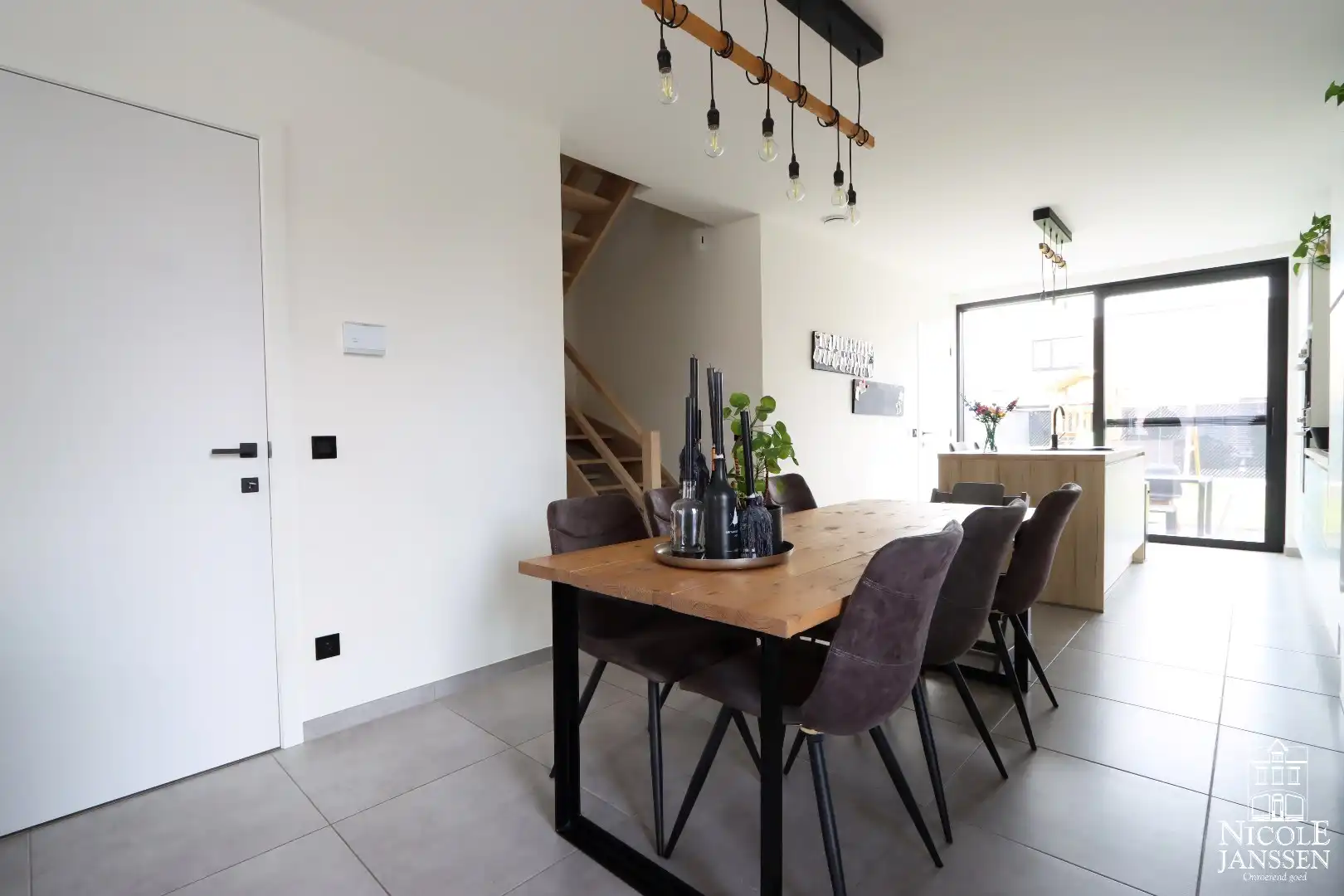 Instapklare nieuwbouwwoning met tuin te koop in Maaseik foto 8