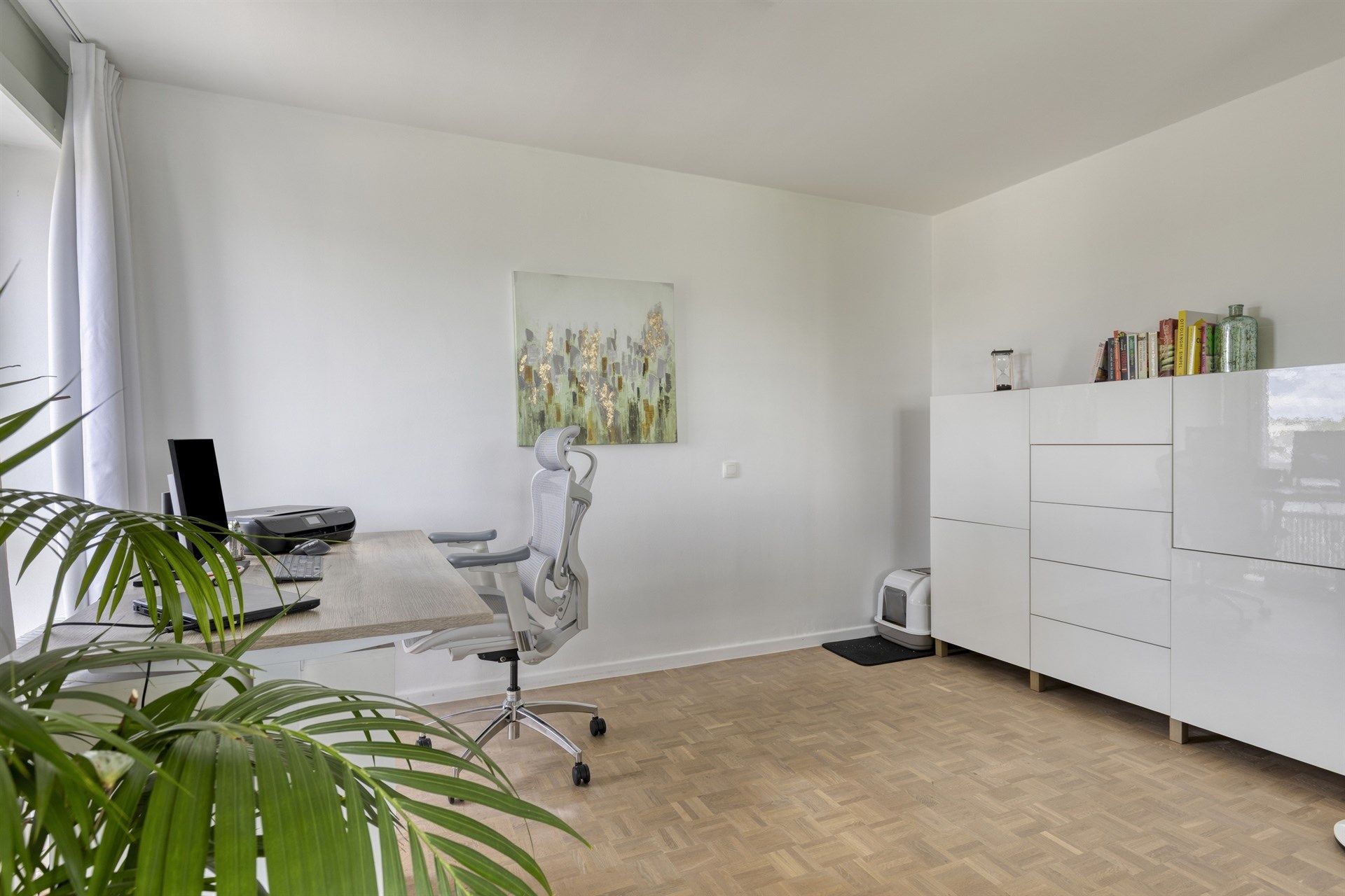 Instapklaar appartement met terras te koop in Berchem!  foto 4