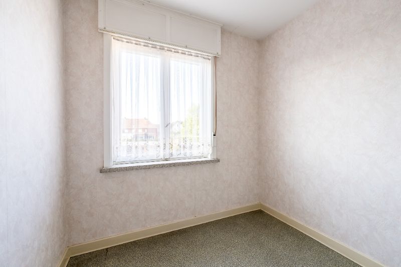 Ruime woning met 4 slpks, garage en uitweg achteraan. foto 17