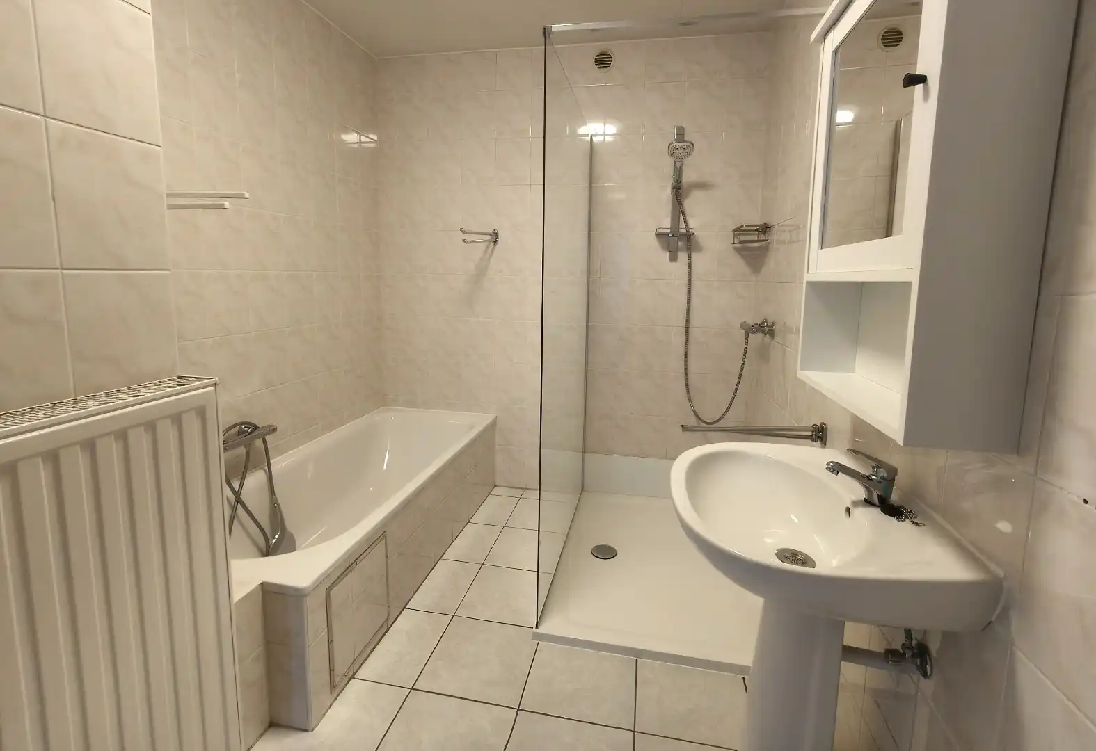RUIM APPARTEMENT (124M²) MET GARAGE - PRACHTIG GELEGEN foto 11