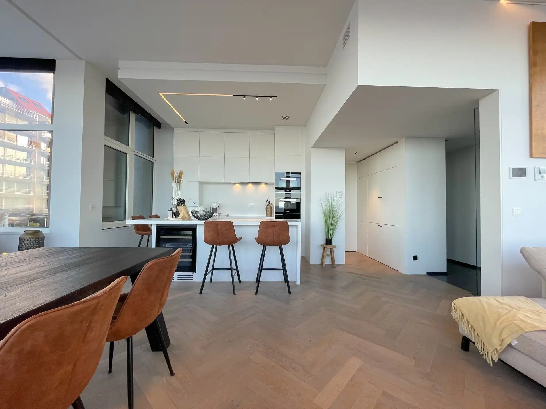 Uitzonderlijk, luxueus afgewerkt hoekappartement met frontaal zeezicht. foto 6