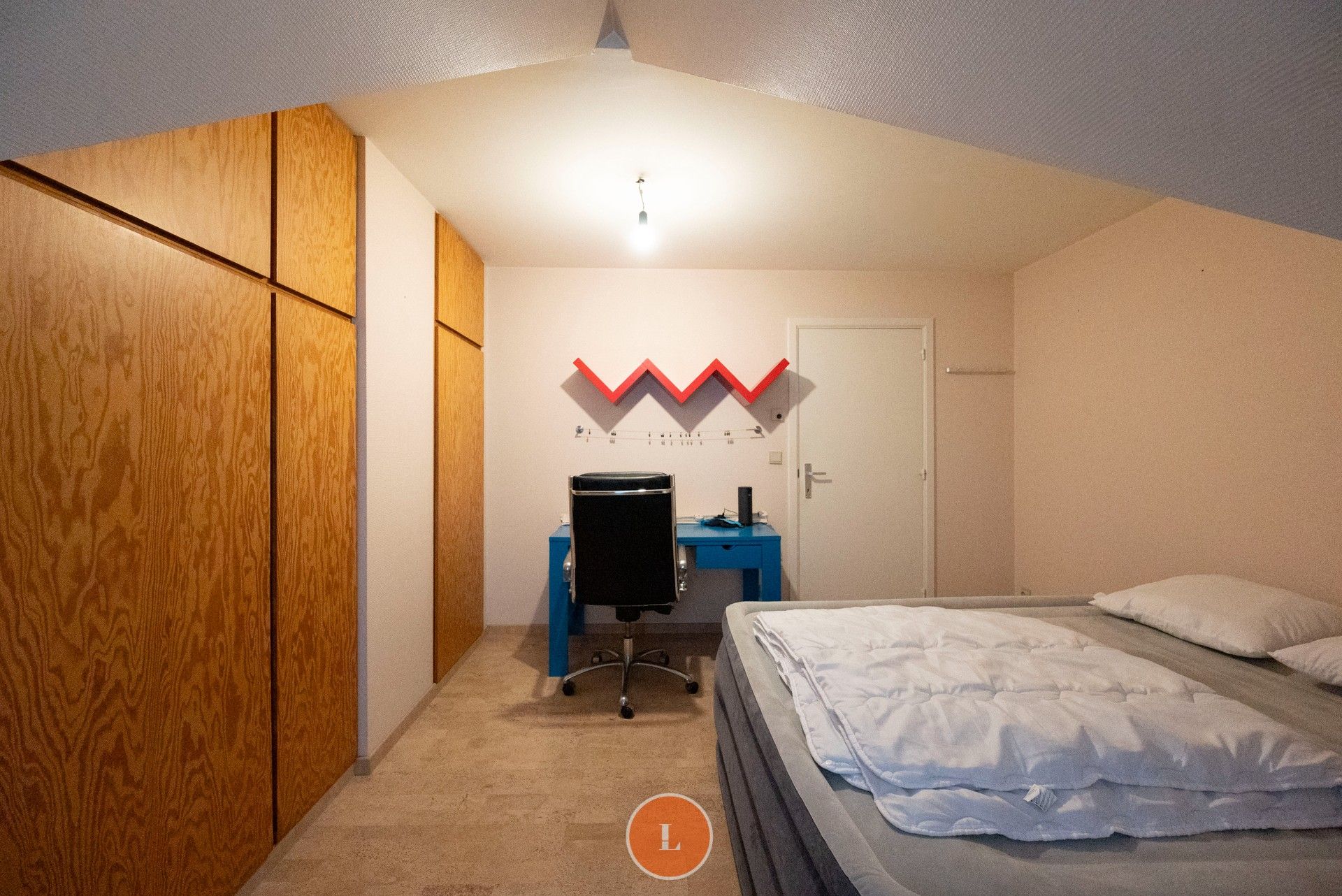 Handelspand met instapklaar zeer ruim duplexappartement. foto 11