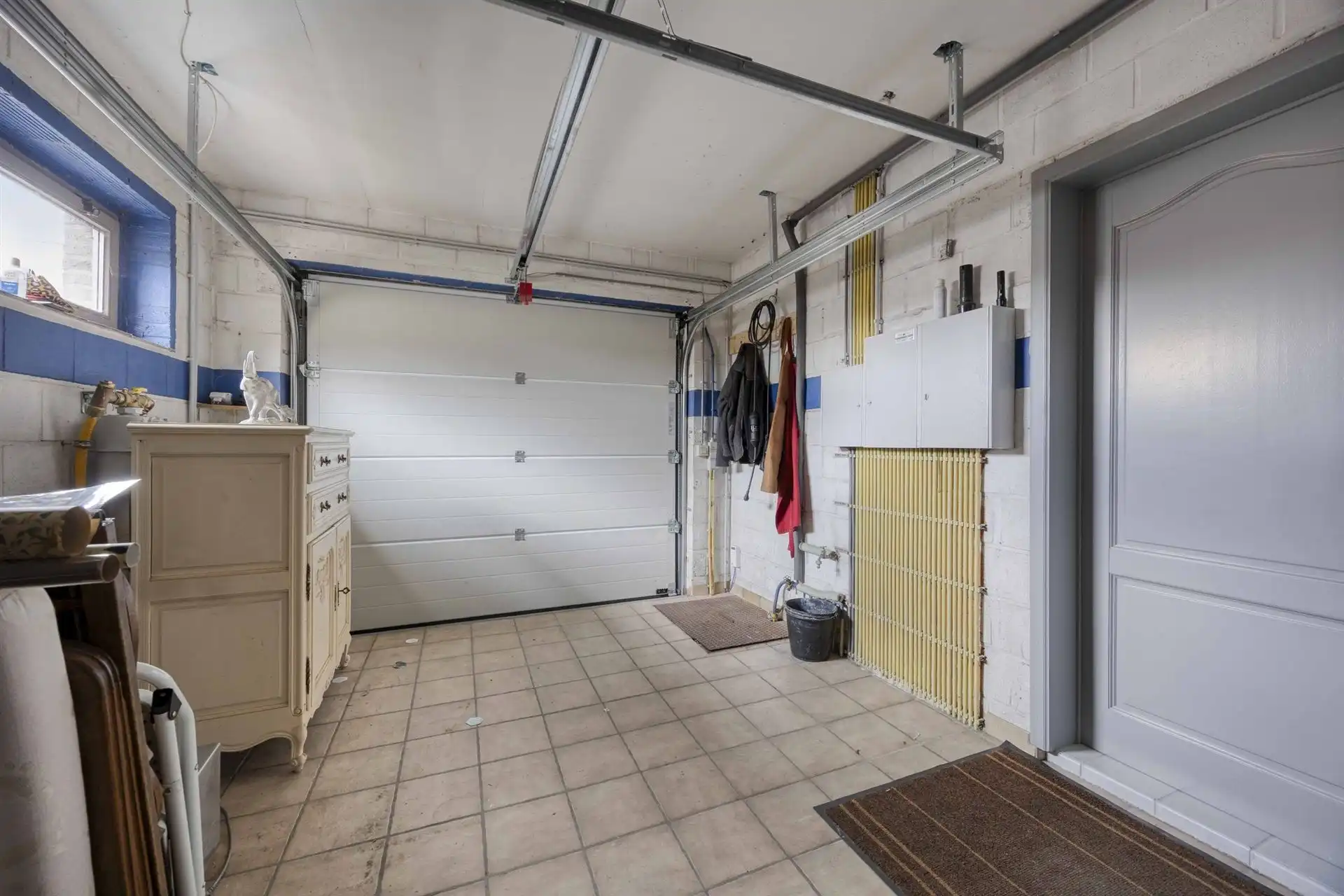 Open bebouwing met 4 slaapkamers, garage en tuin.  foto 22