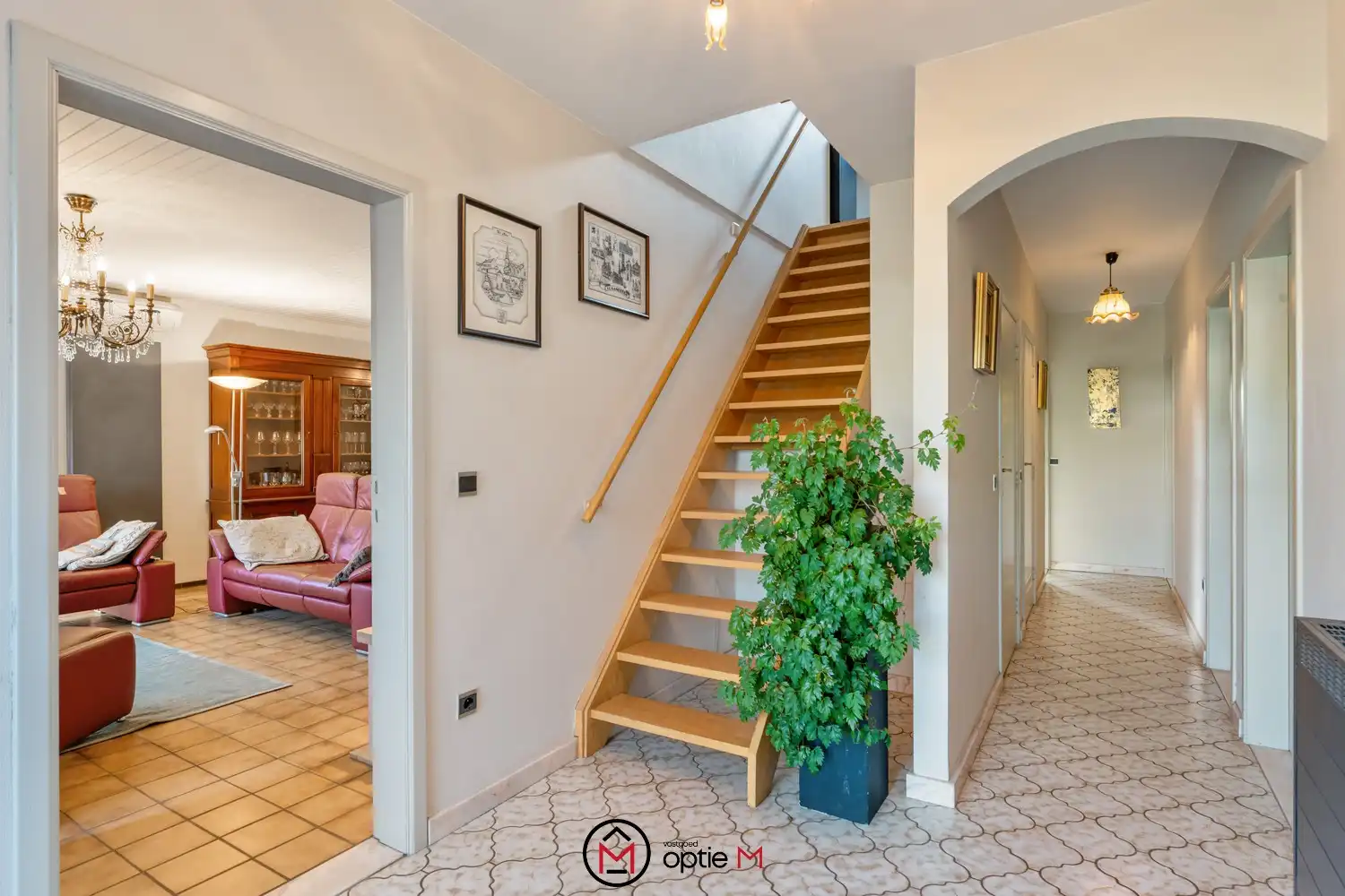 Rustig gelegen gezinswoning met 5 slaapkamers en garage foto 4