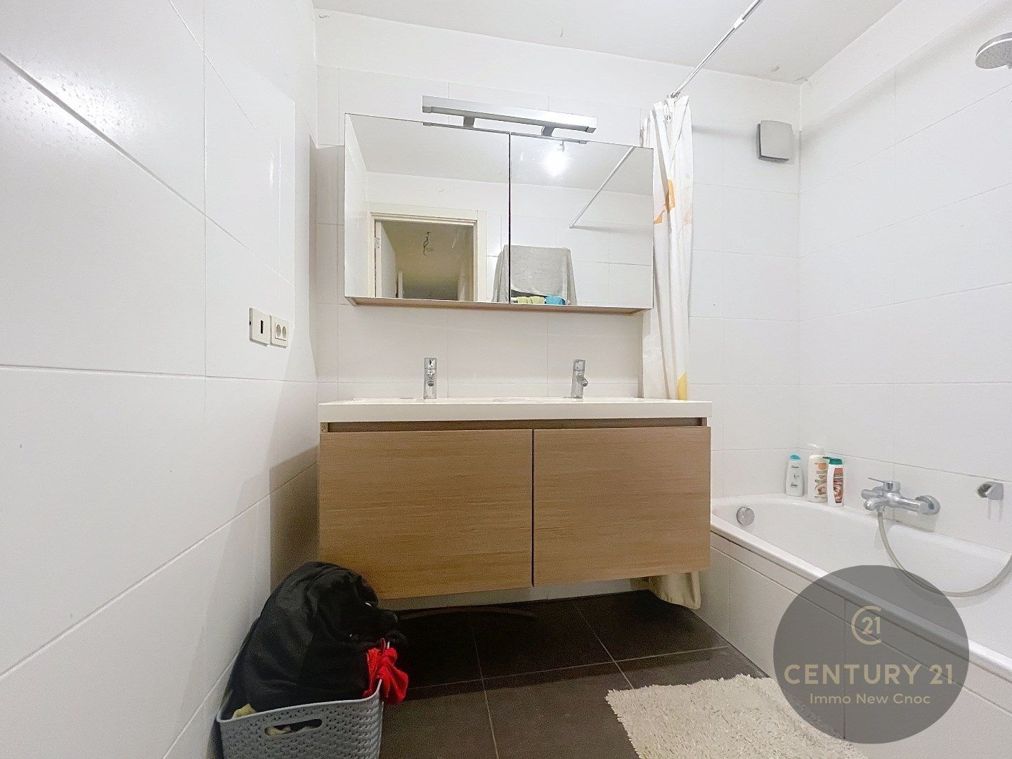 2 slaapkamer appartement met koer en garagestaanplaats foto 3