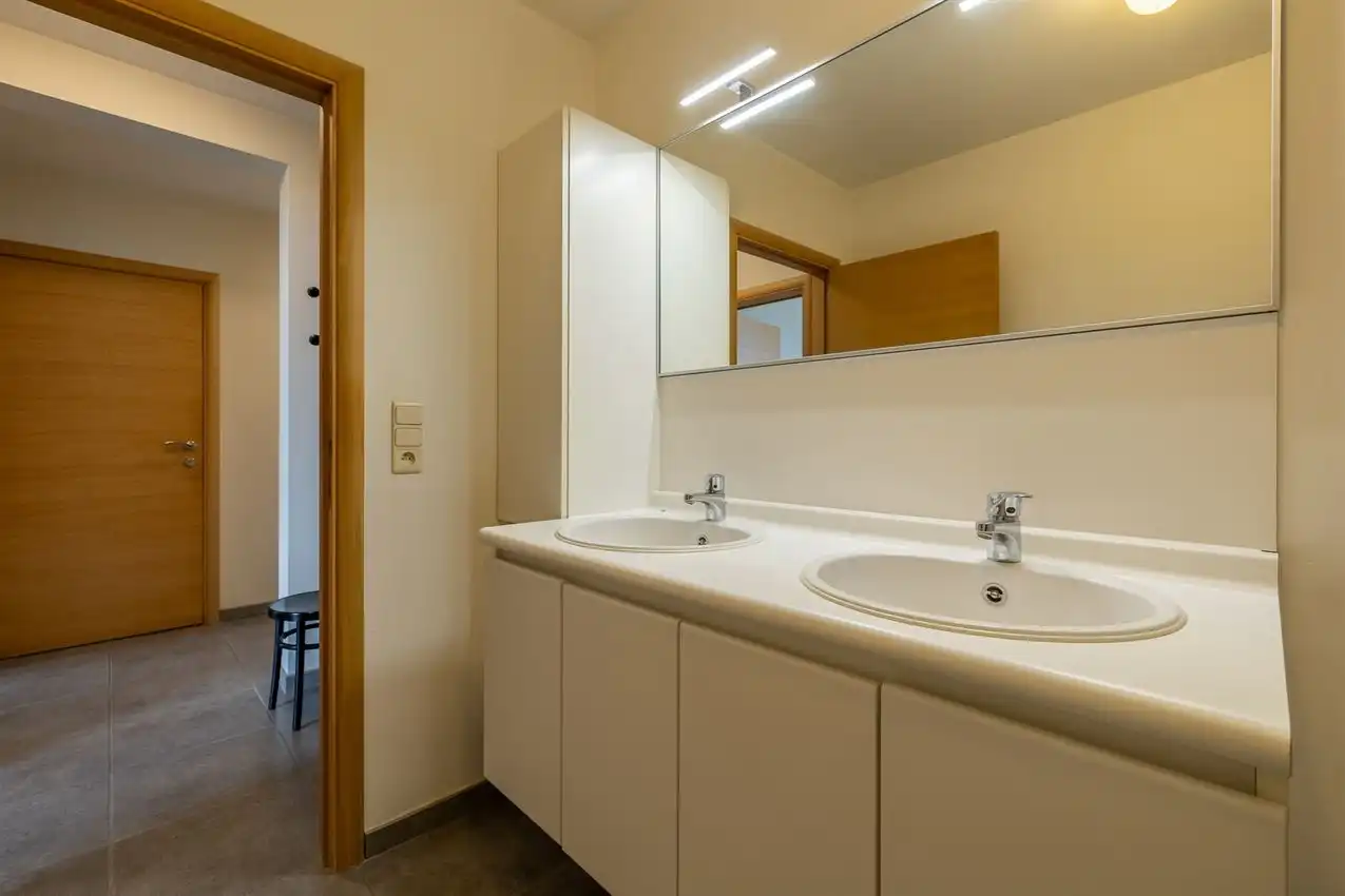 Appartement met 2 slpk., terras en ondergrondse autostaanplaats foto 13