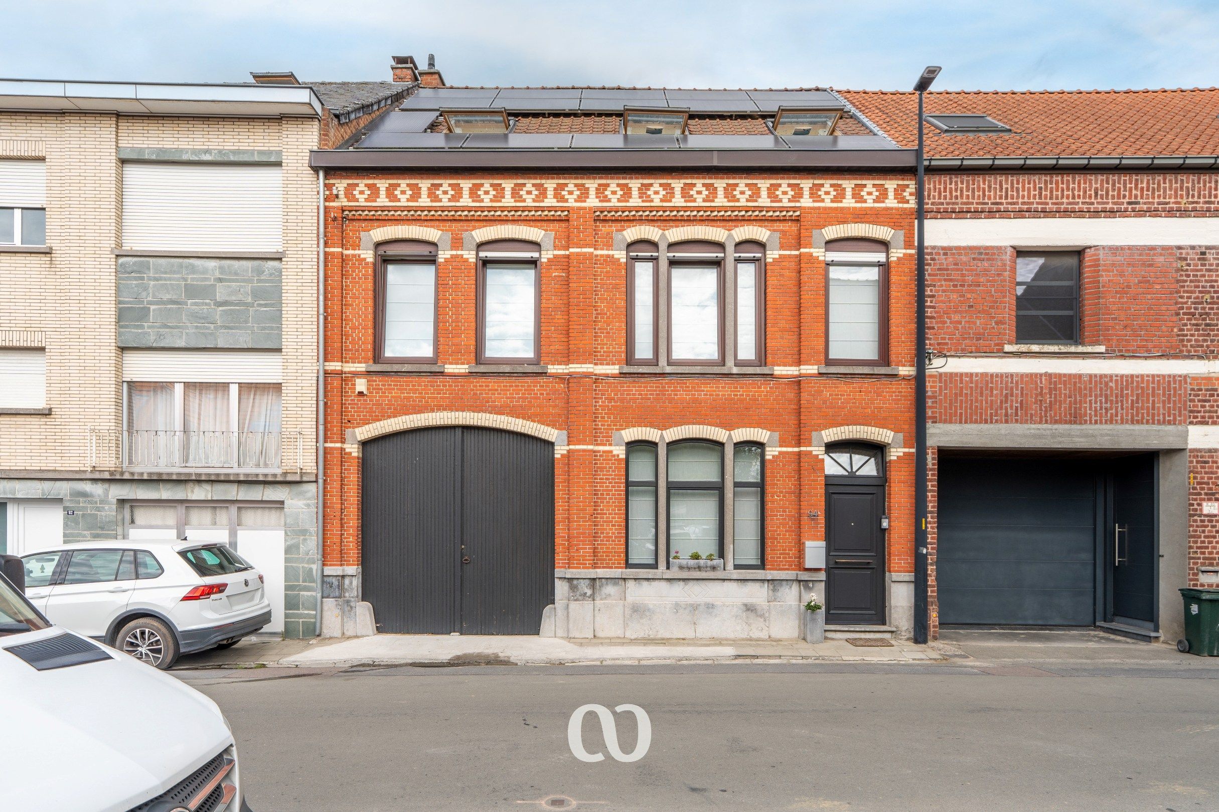 Prachtig gerenoveerde herenwoning met zeer veel ruimte foto 1