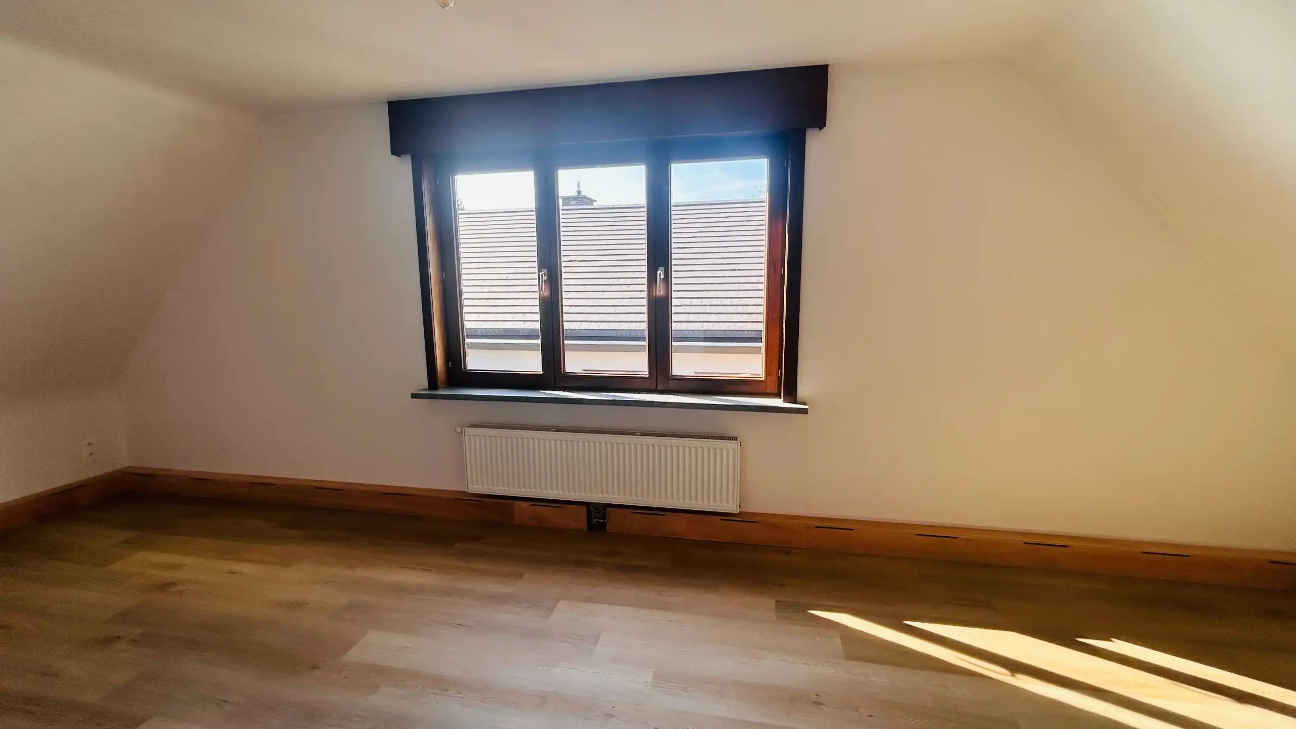 Ruime gerenoveerde gezinswoning met 4 slaapkamers en grote tuin nabij De Gavers foto 10