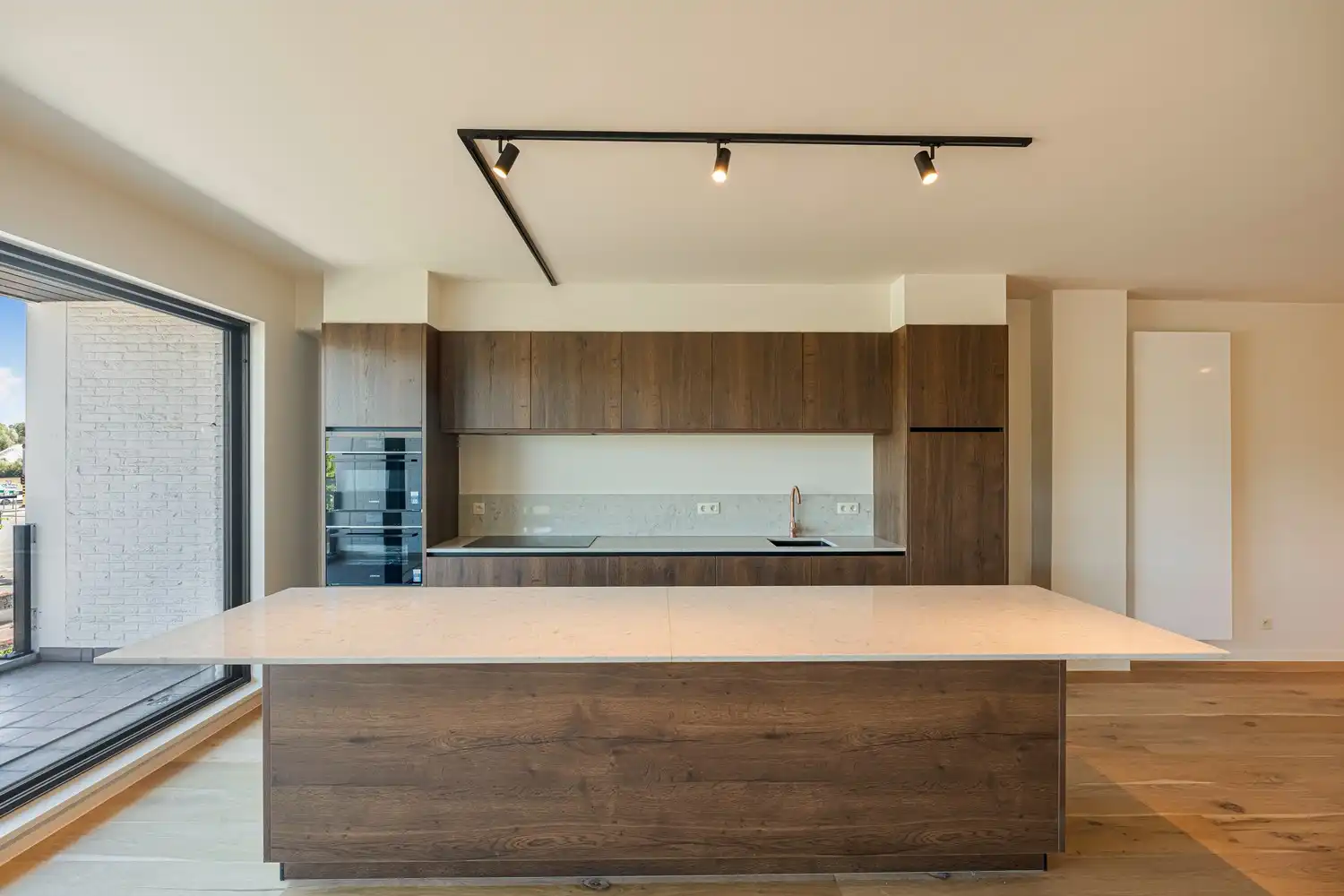 Compleet gerenoveerd appartement van 206 m² met 3 slaapkamers en 2 badkamers, gelegen aan de stadsrand van Hasselt foto 4