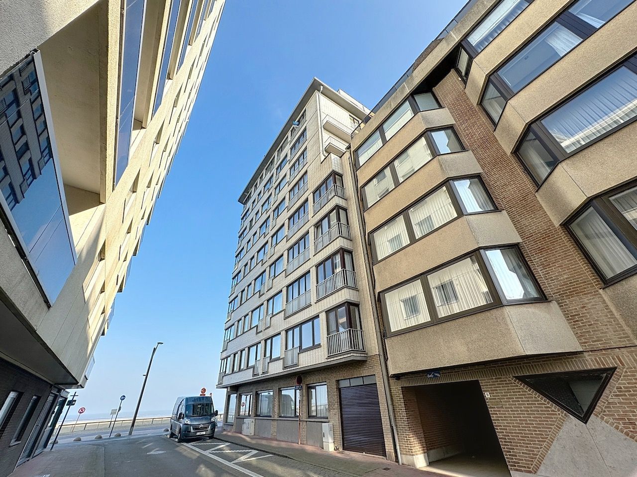 Zeer goed gelegen, vernieuwd appartement met zijdelings zeezicht foto 16