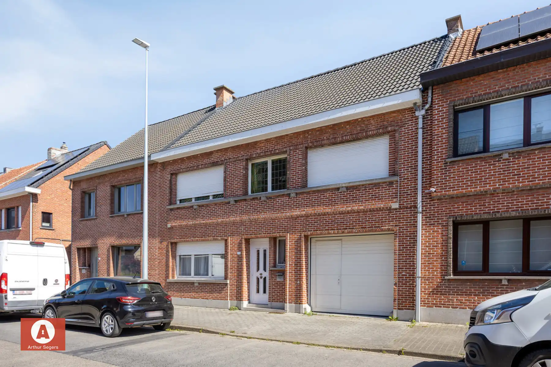 Hoofdfoto van de publicatie: Te renoveren woning in Opstal
