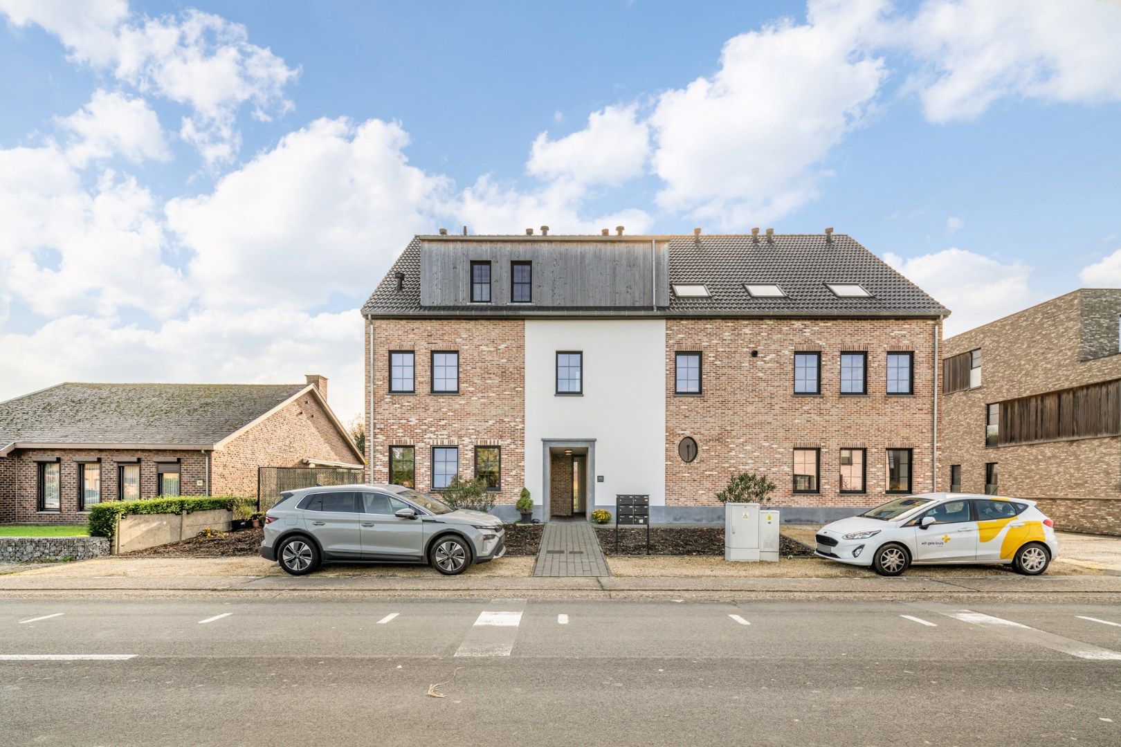 Stijlvol, ruim duplex-appartement met 2 slaapkamers in een kleinschalige residentie nabij het centrum van Opglabbeek!  foto 4
