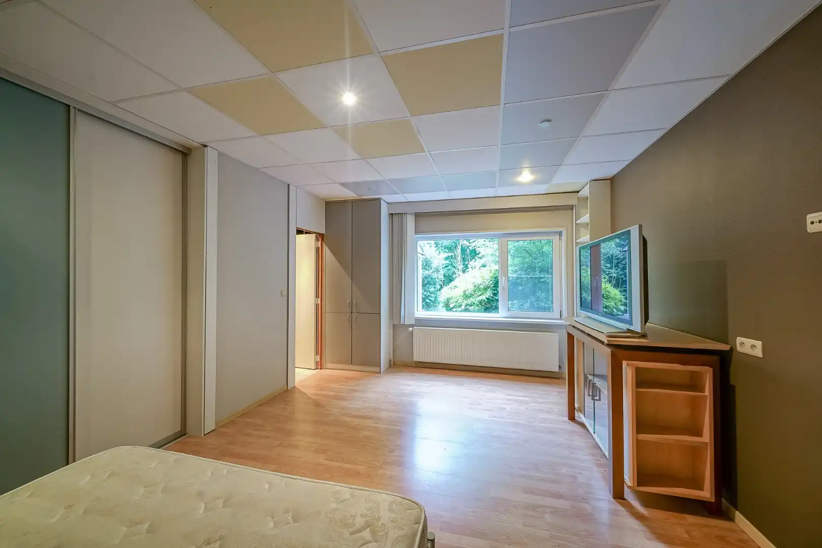 Winkelruimte met magazijn en woonst te Oostende foto 40