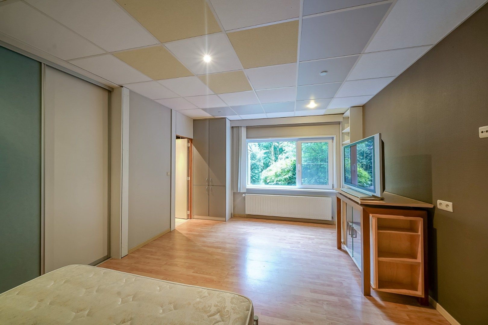 Winkelruimte met magazijn en woonst te Oostende foto 40