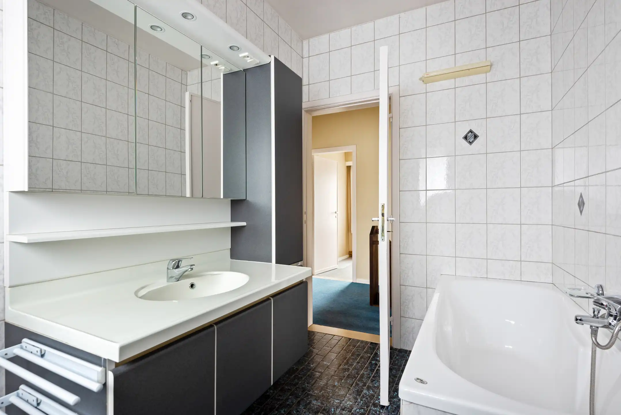 Halfopen woning met dubbele garage op mooie locatie foto 14