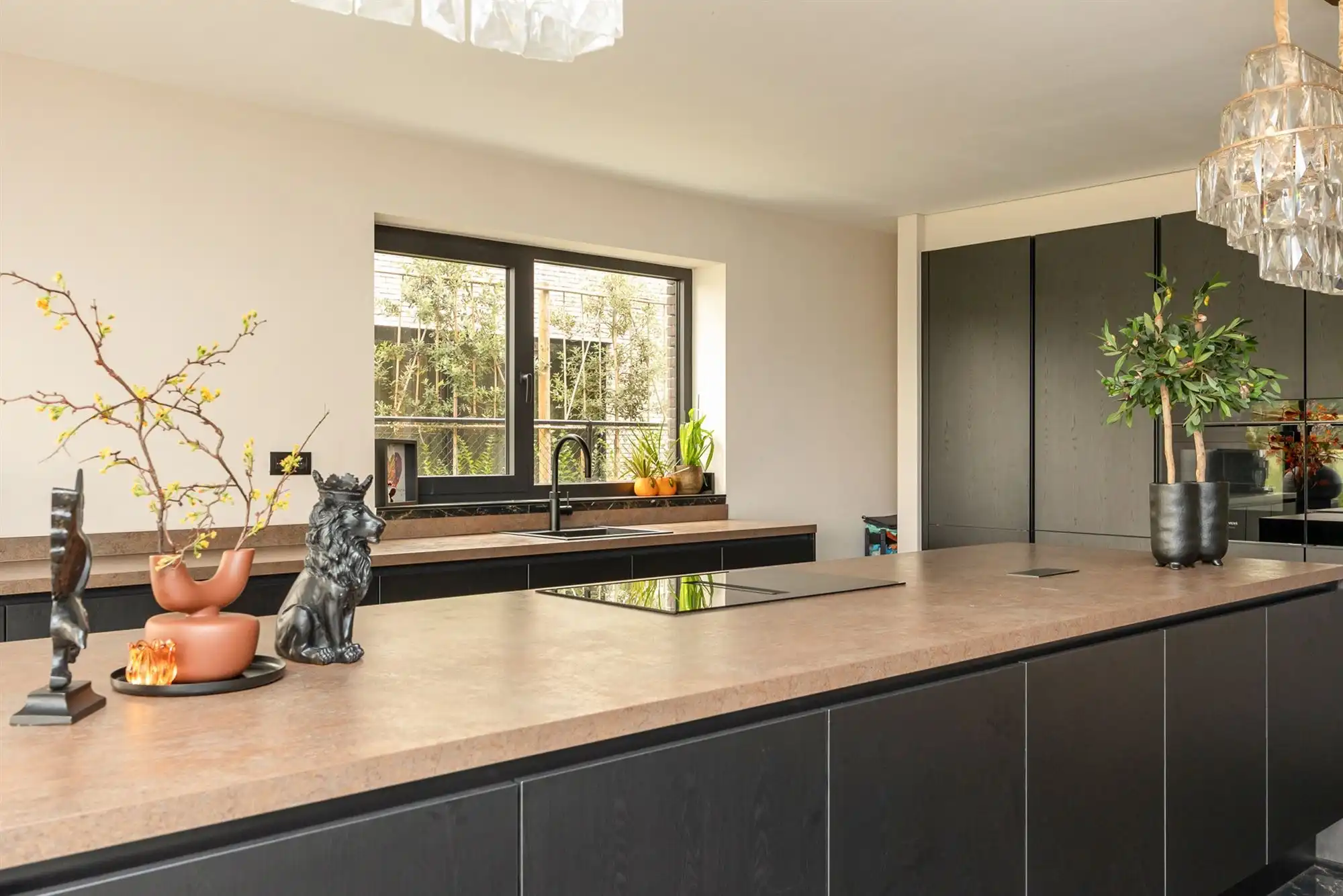 Moderne villa met 5 slaapkamers, ruime tuin en garage  foto 9