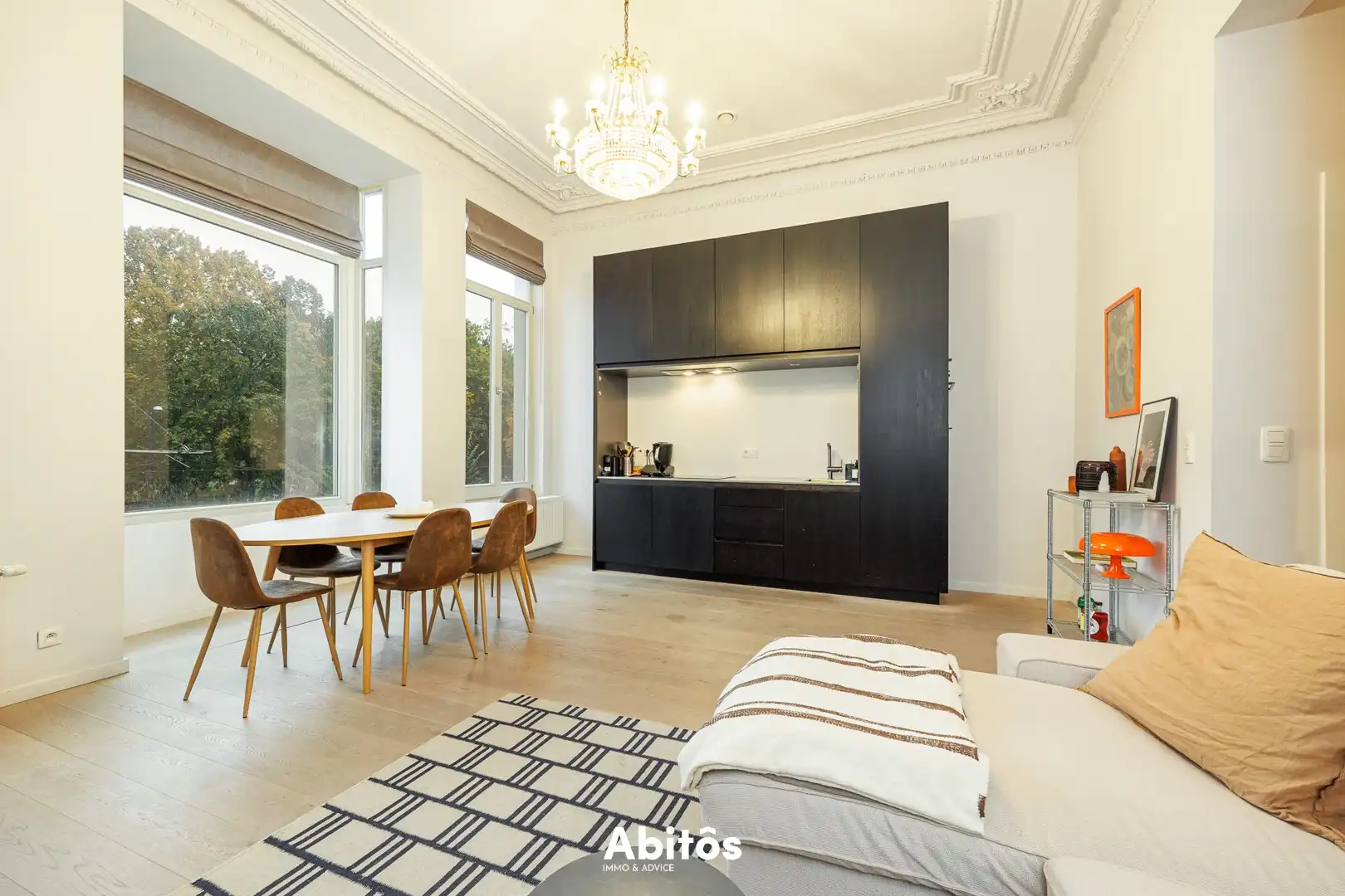 Stijlvol tweeslaapkamerappartement met terras aan het Zuidpark foto 7