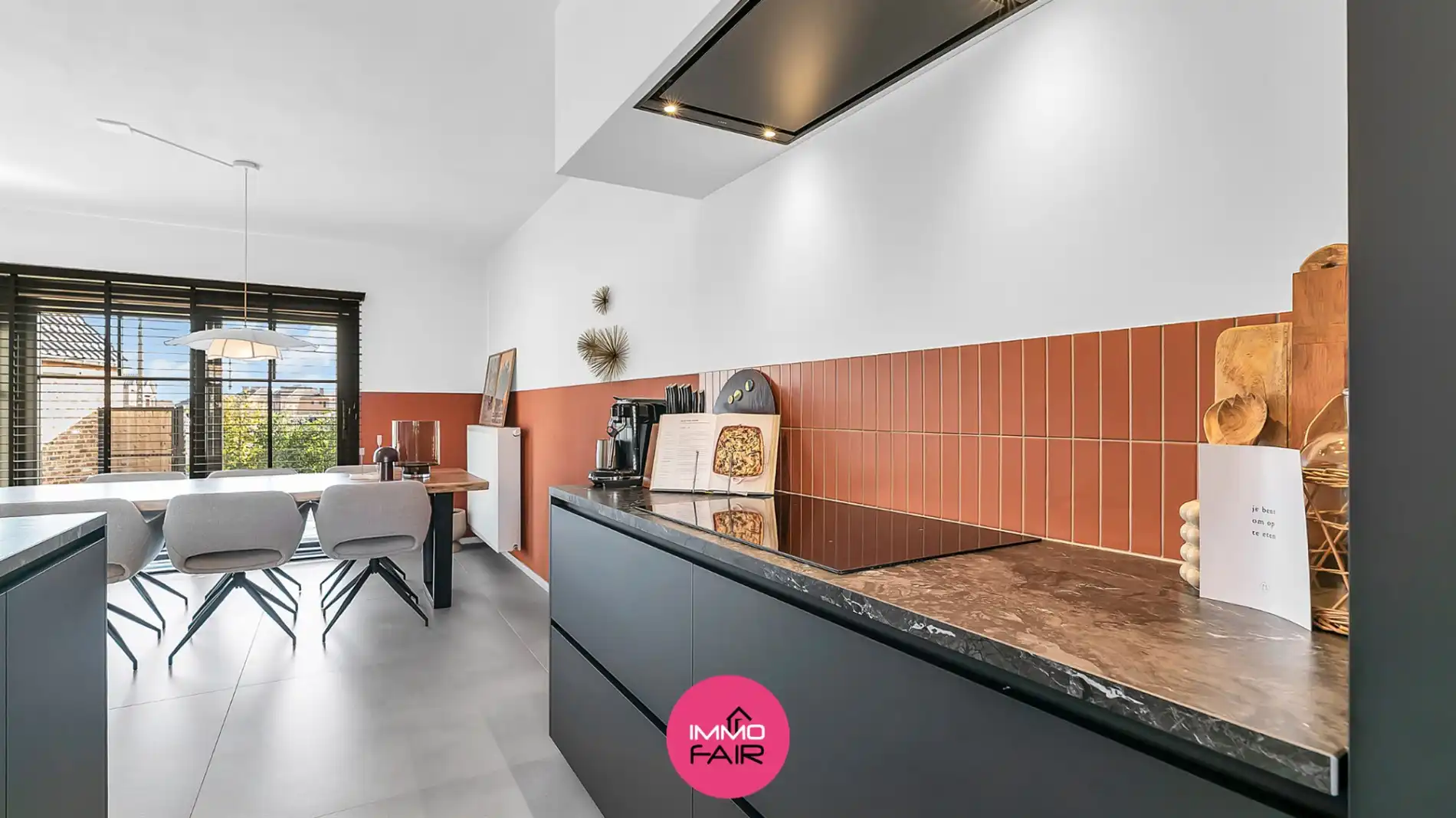 Karaktervolle, gerenoveerde woning met authentieke gevel en 3 slaapkamers in Gellik foto 9