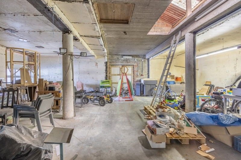 Woning, open bebouwing met naastliggende, grote loods op 18are foto 5