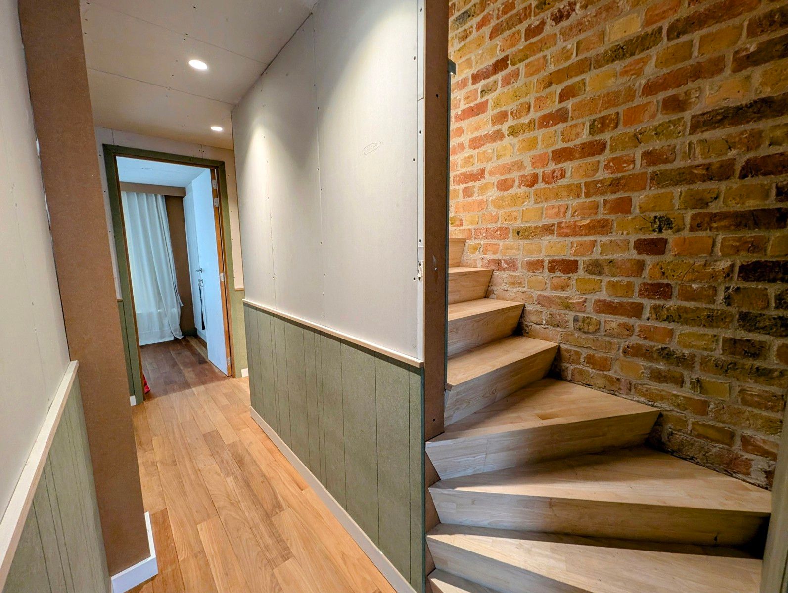 Te koop. Luxe gerenoveerde woning met wellness en garage – 4 slpks – vlakbij zee – instapklaar! foto 23