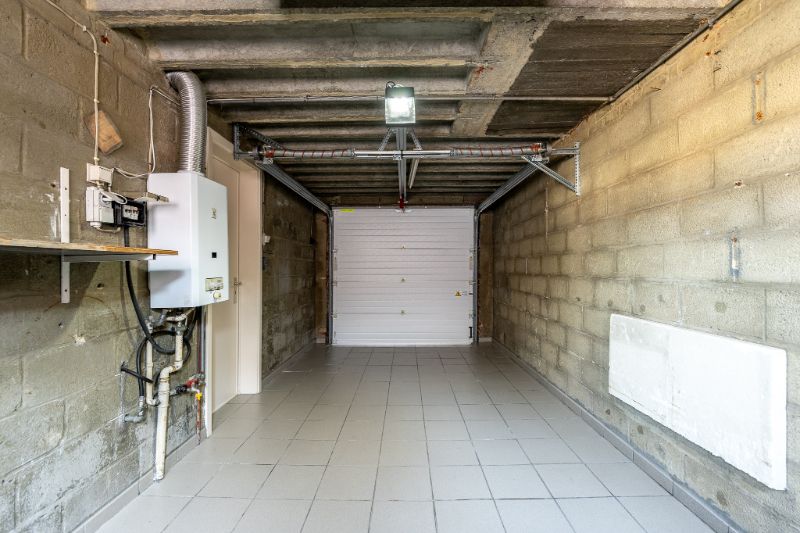 Ruime woning met 4 slpks, garage en uitweg achteraan. foto 10