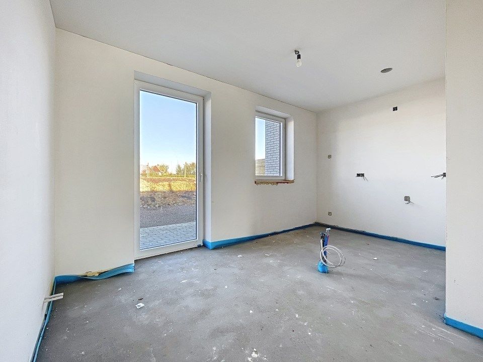 Ruim 2-slaapkamer appartement op het gelijkvloers met terras en tuintje foto 3