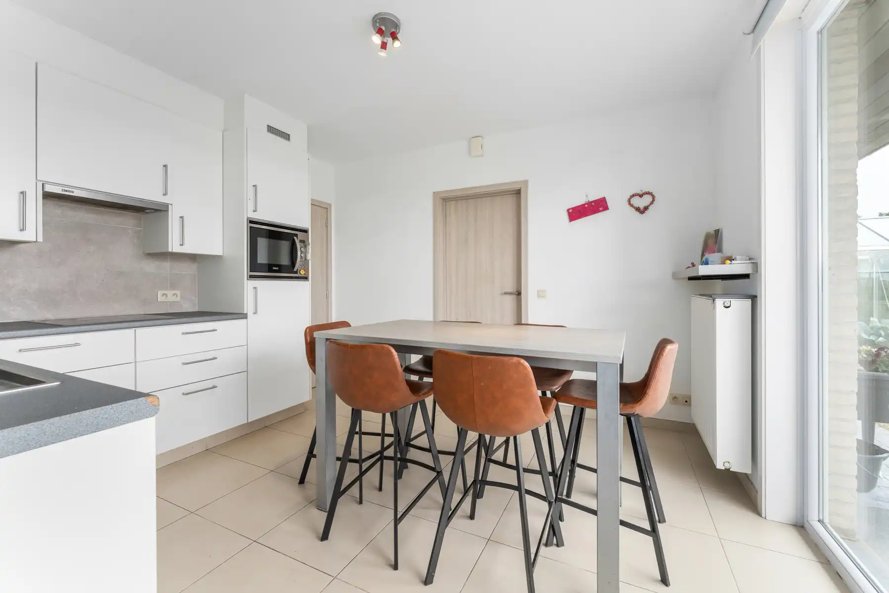 Recente vrijstaande woning met landelijk zicht foto 11