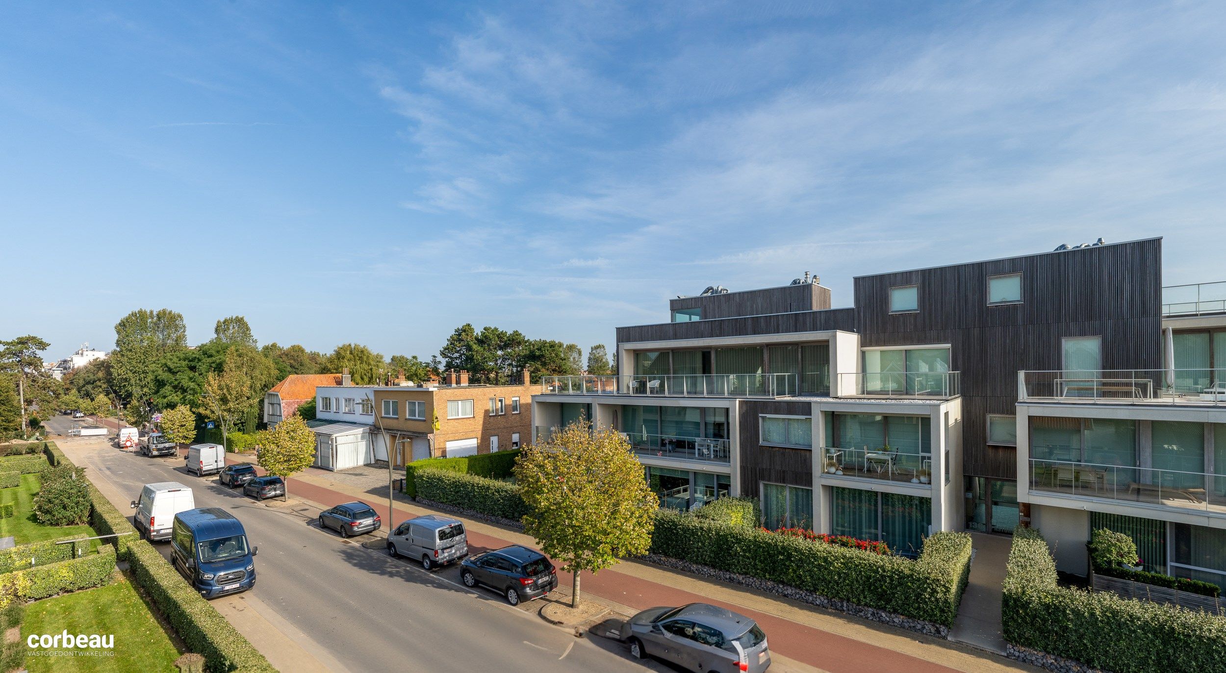 Stijlvol en luxueus wonen in hartje Koksijde nabij de natuur, zee en shopping! foto 3