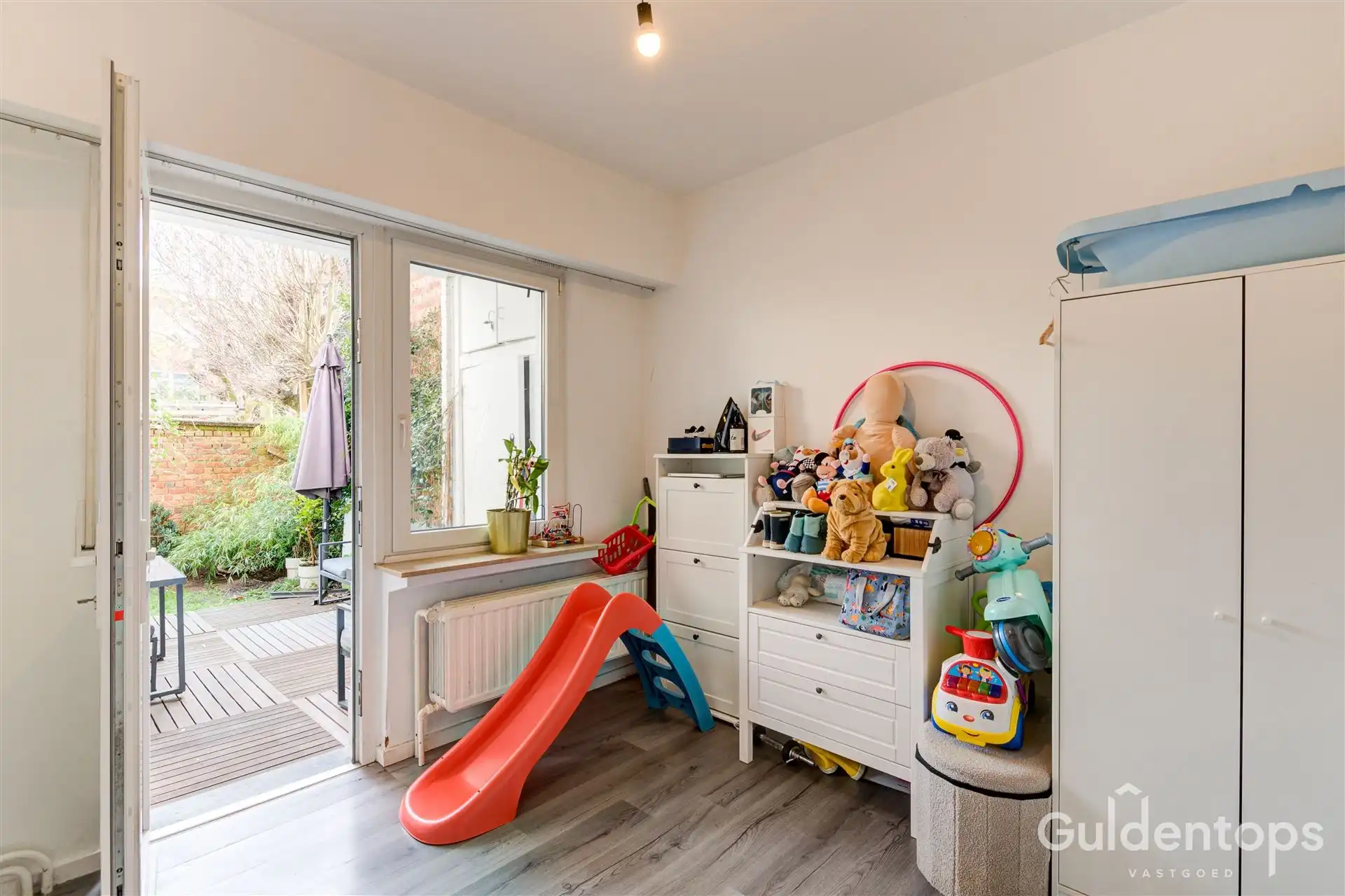 zeer goed gelegen ruim 2 slaapkamerappartement mét tuin foto 9