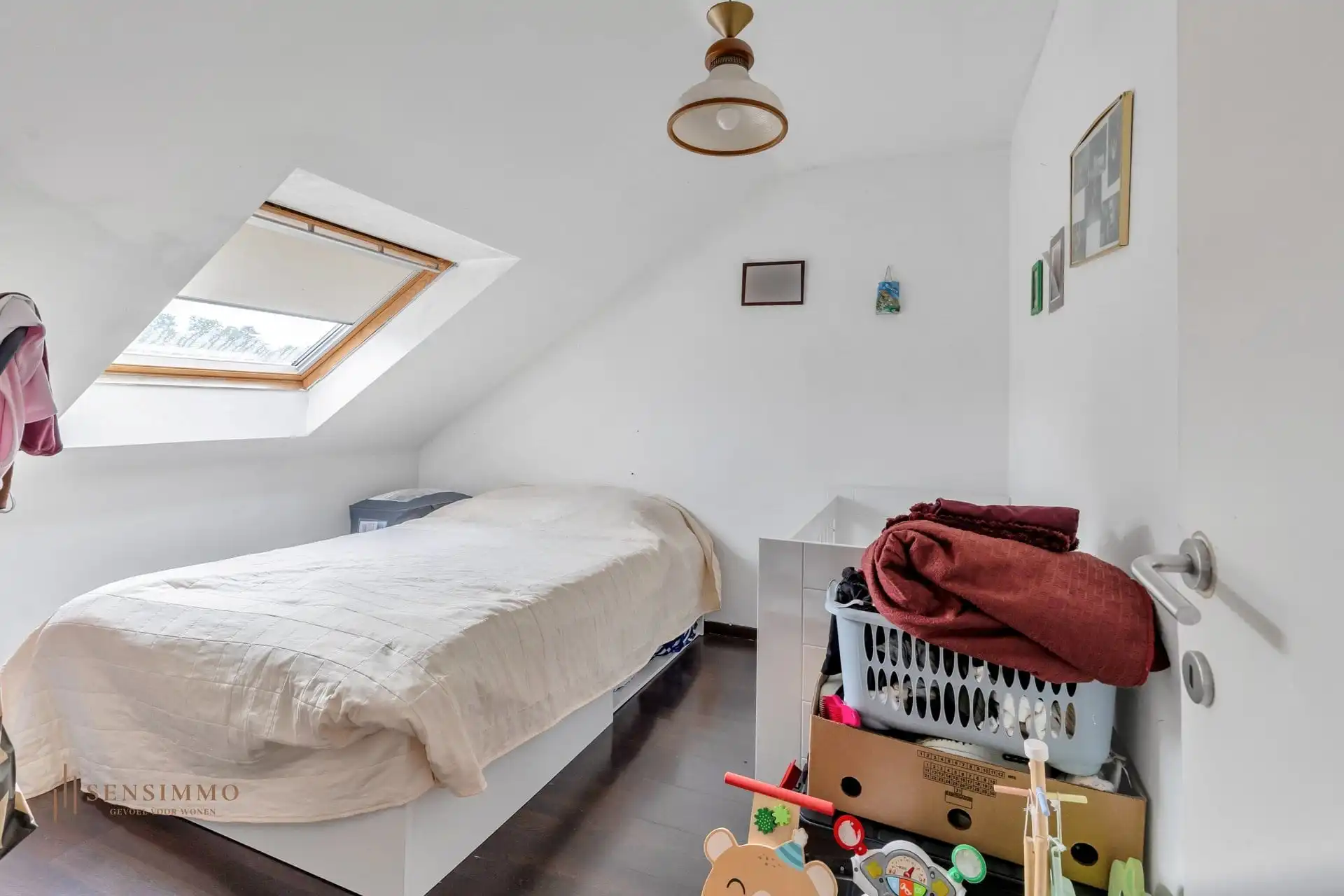RUIM DUPLEX-APPARTEMENT VLAKBIJ CENTRUM MET 3 SLP, TERRAS, 2 AUTOSTAANPLAATSEN + 2 BERGINGEN foto 19