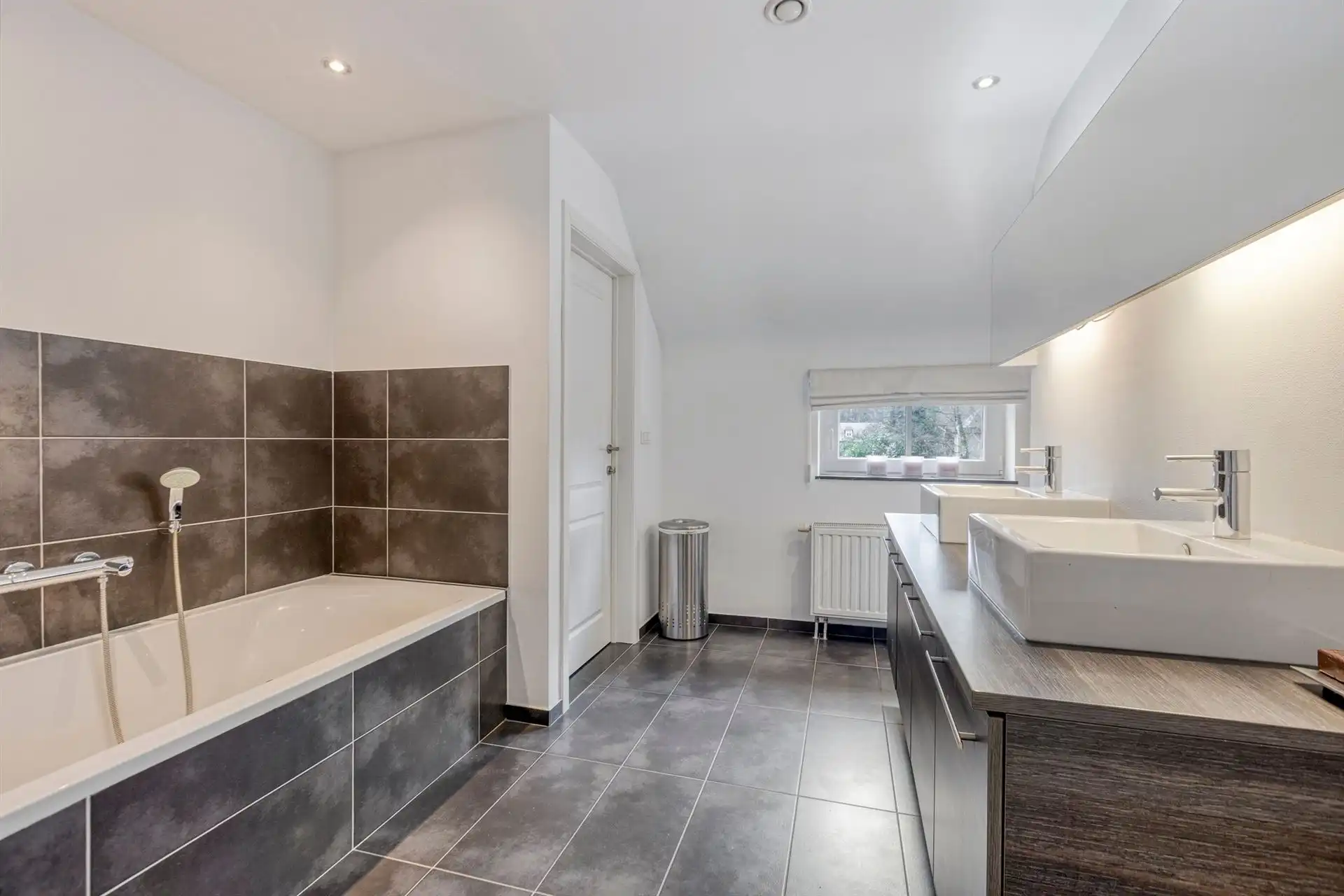 Instapklare woning op 10a in rustige en gegeerde ligging te Maasmechelen! foto 17