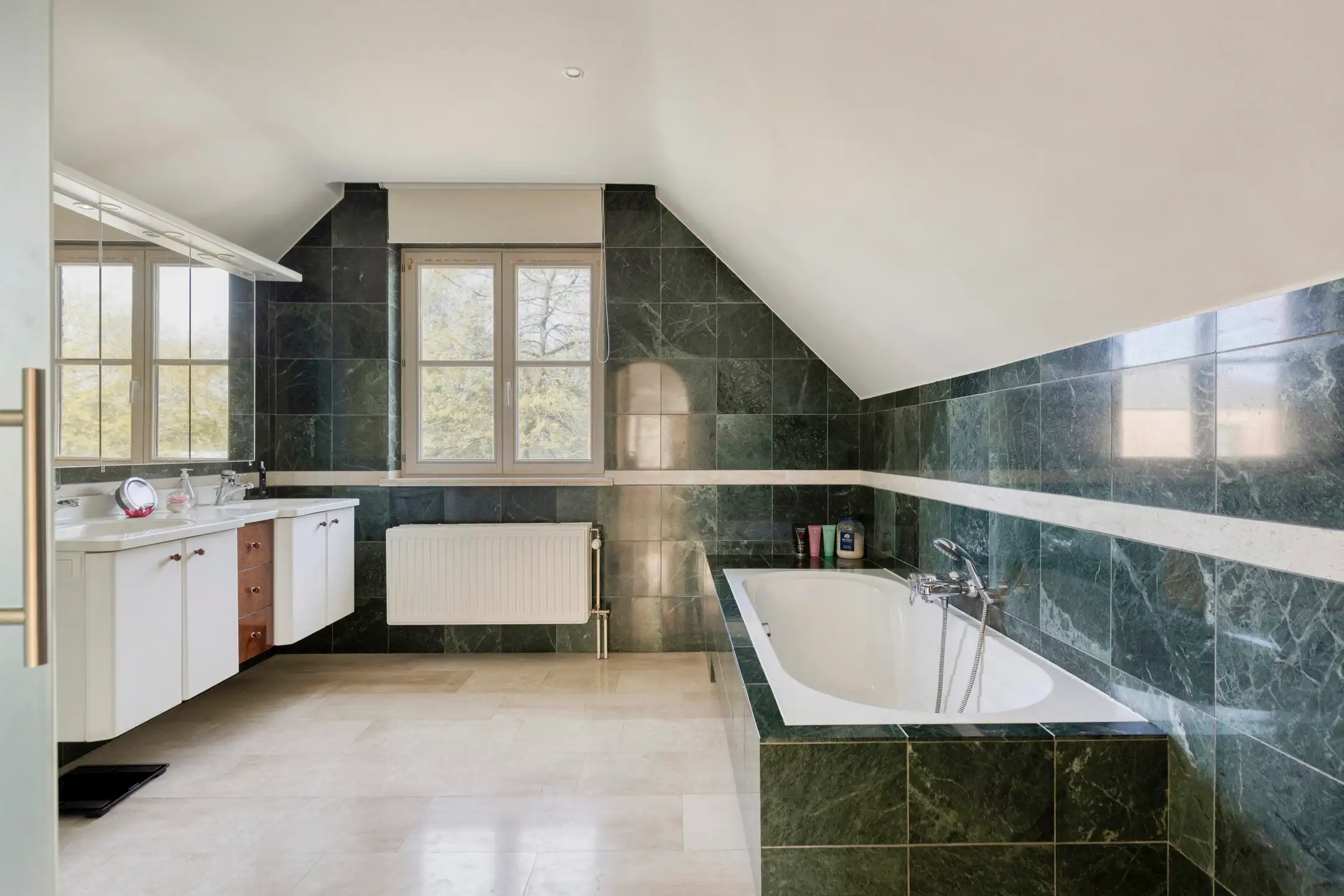 Klassevolle woning en zonnige tuin op een uitstekende ligging foto 20