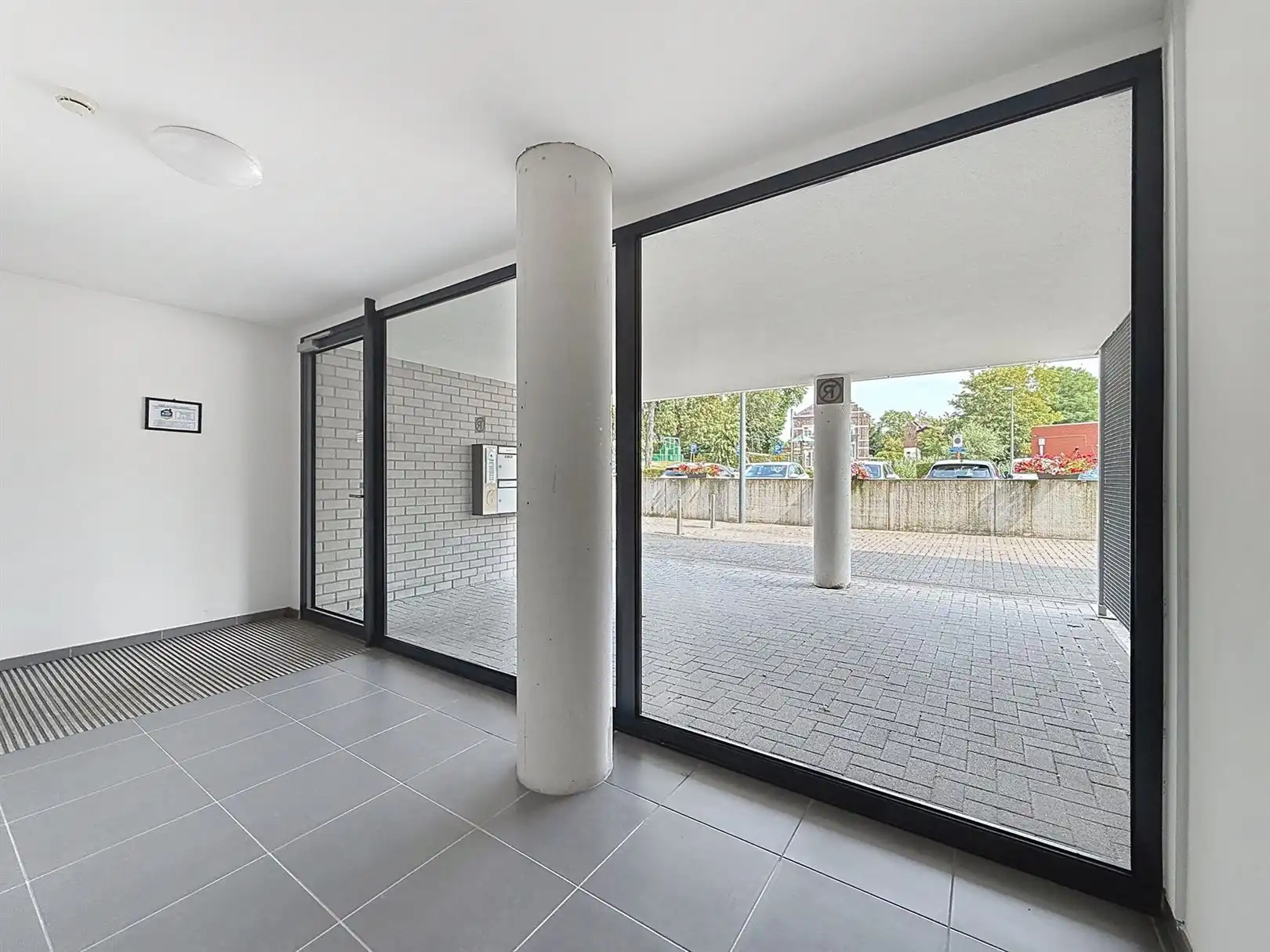 Instapklaar appartement 2de V, kelder en autostaanplaats foto 5