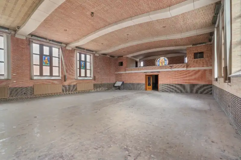 Unieke kapel hartje Lokeren met uitzonderlijk potentieel! Een plek vol karakter, stijlen uitstraling. foto 8