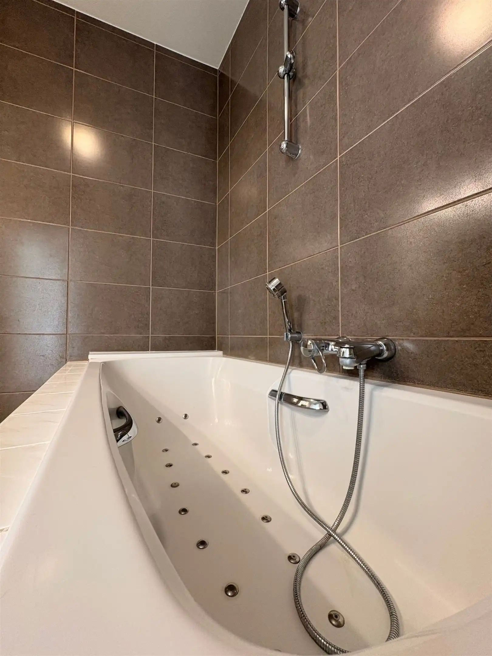 Volledig gerenoveerd gelijkvloers appartement foto 17