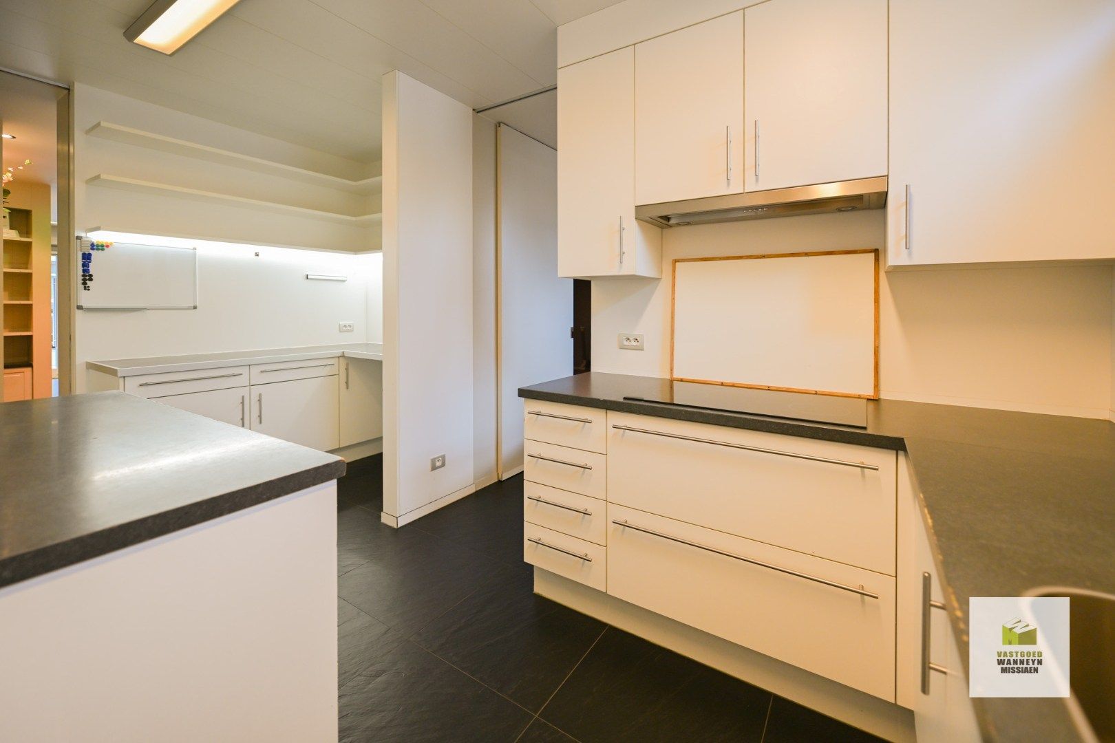 Instapklaar handelspand (80 m2) momenteel ingericht als traiteurszaak foto 9