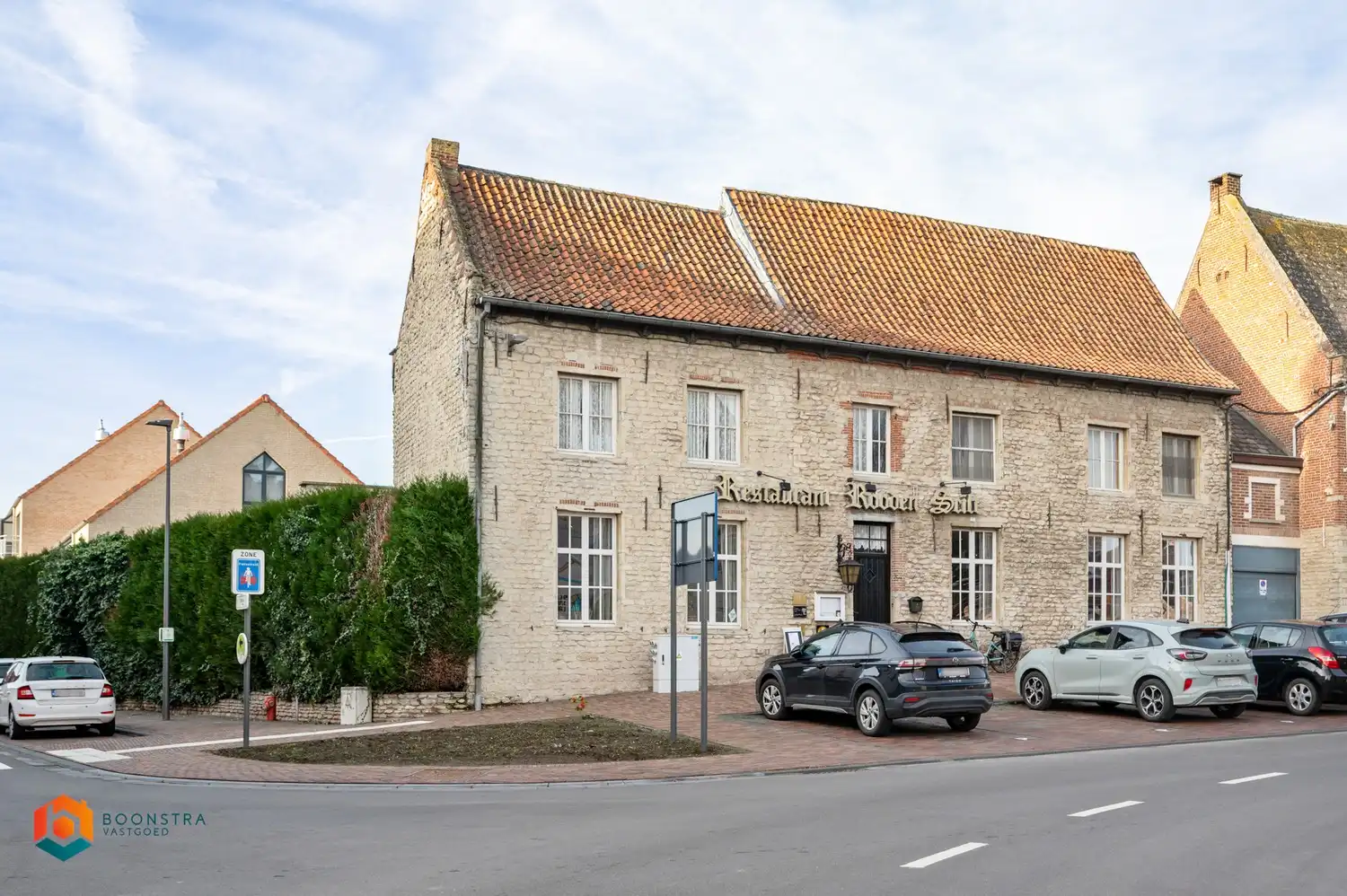 Handelspand met bovengelegen woonst op toplocatie te Erps-Kwerps foto {{pictureIndex}}