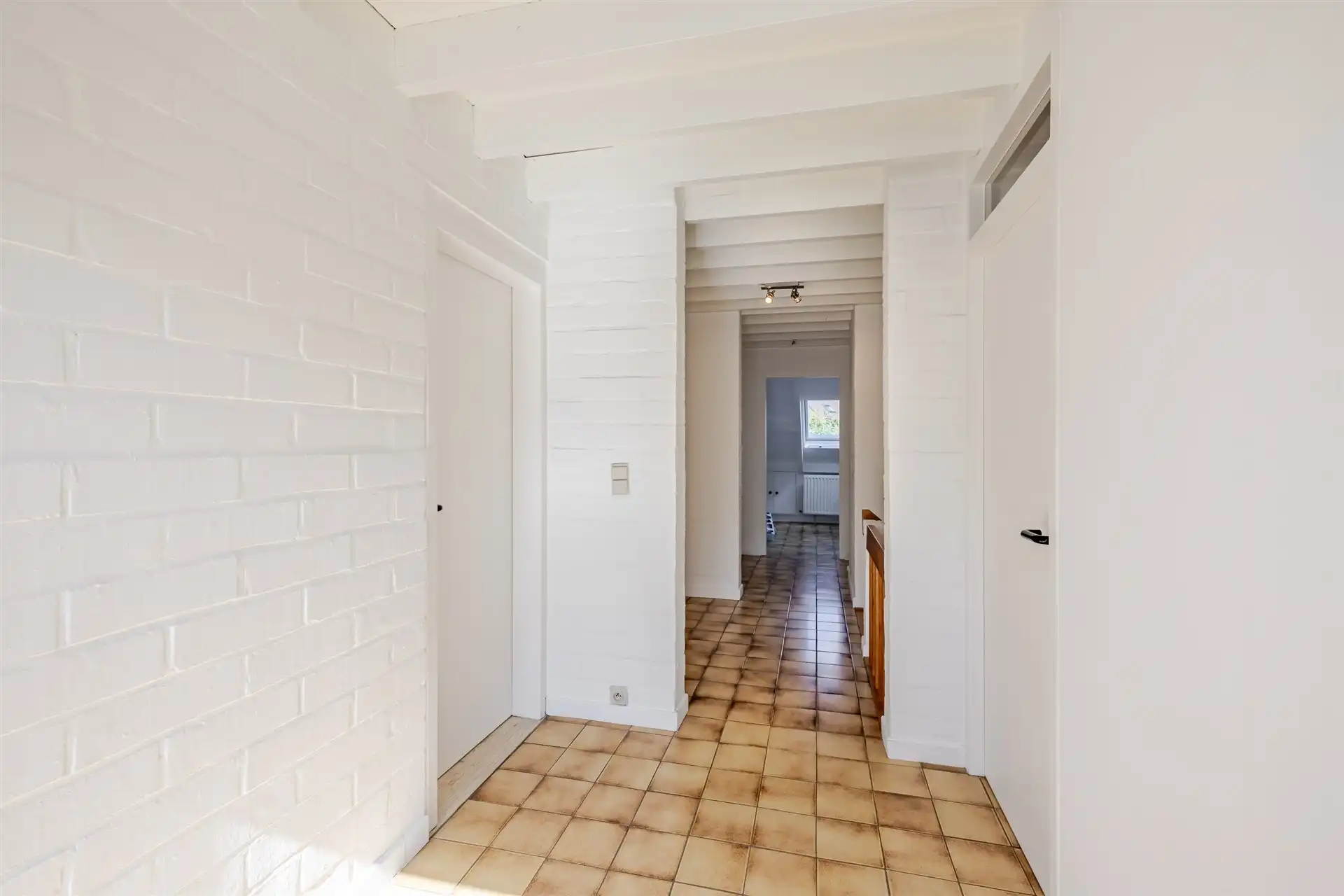 Riante woning met 4 slaapkamers , tuin en praktijk foto 35