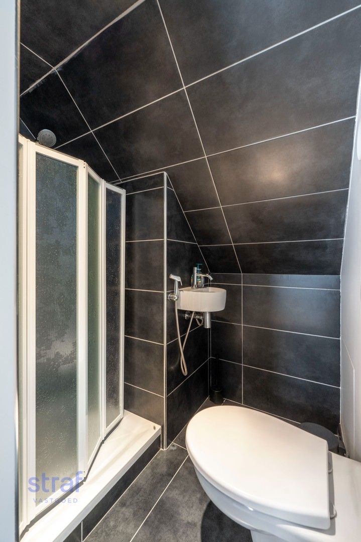 TE HUUR: Huis met 5 slaapkamers en 2 badkamers foto 16