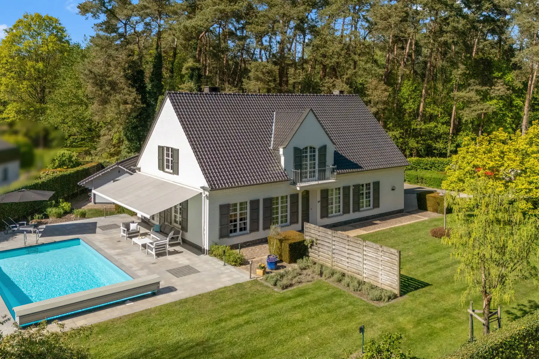 Klassieke villa met zwembad op 1.729m2 te KEERBERGEN foto {{pictureIndex}}