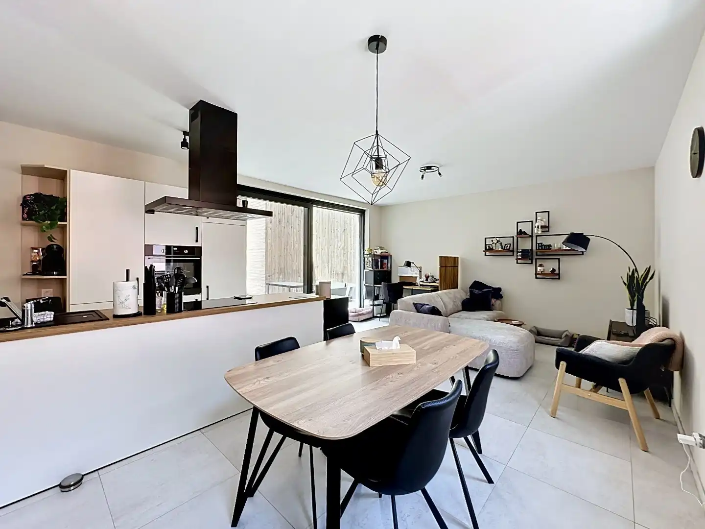 Recent appartement (2021) met ruim terras en EPC A foto {{pictureIndex}}
