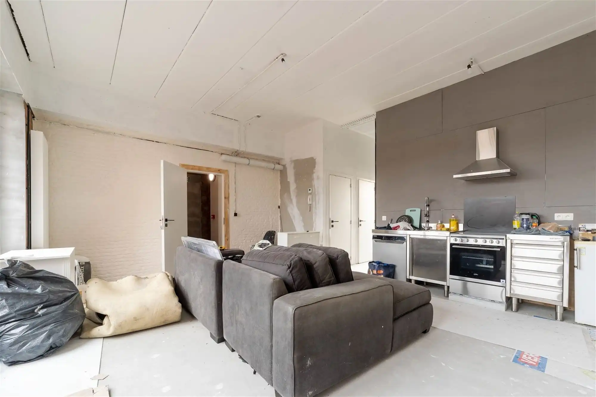 Appartement met 1 slk en terras (8,5m²) te Merksem foto {{pictureIndex}}