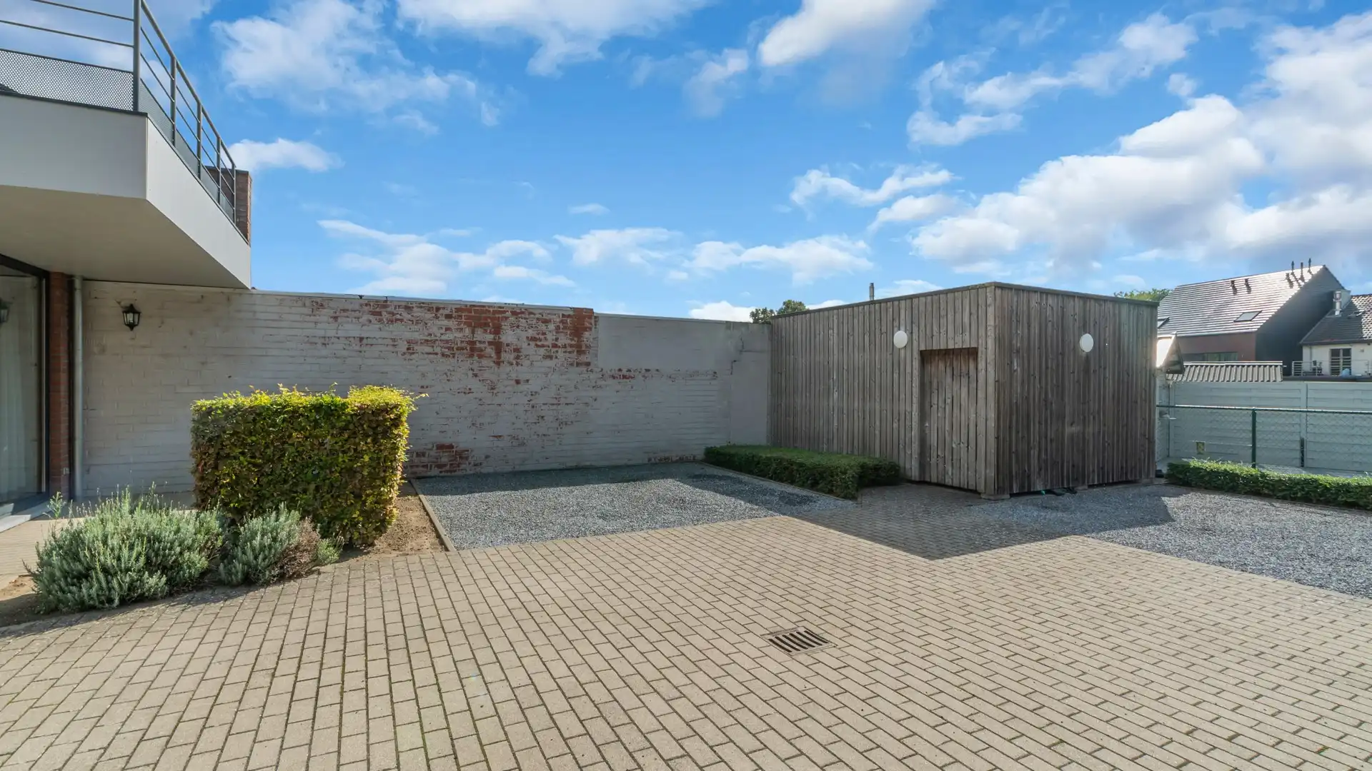 Gelijkvloers appartement met terras en private parking. Uitstekende ligging aan de vernieuwde Markt. foto 5